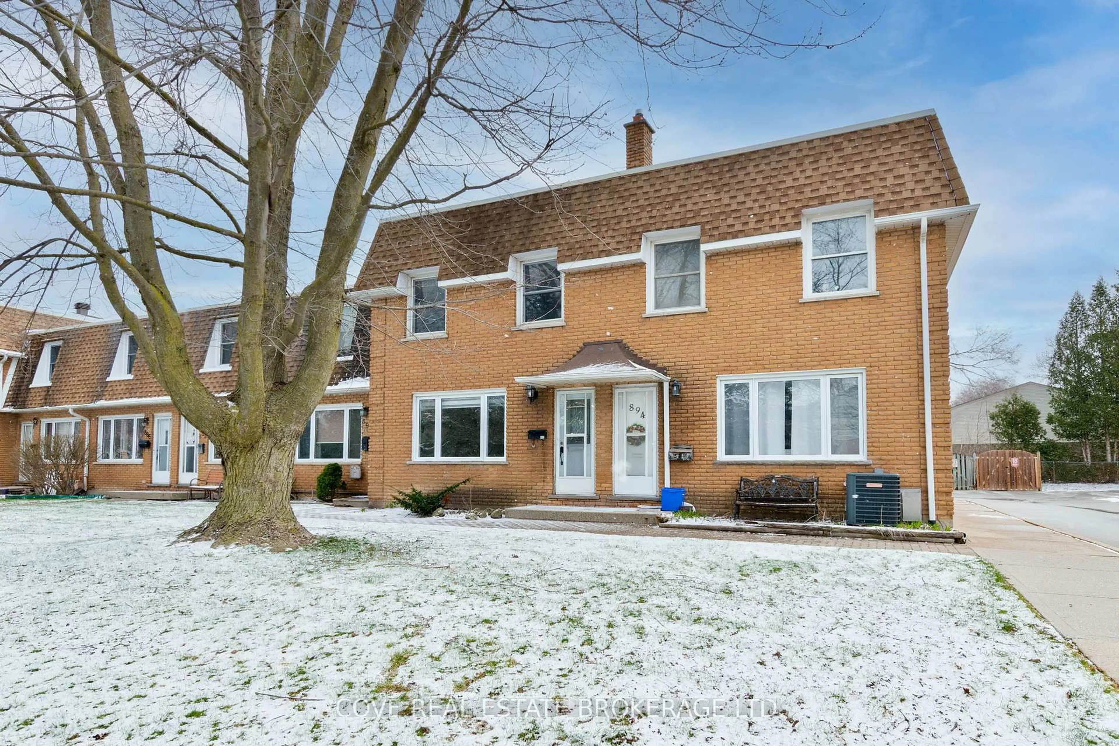 A pic from outside/outdoor area/front of a property/back of a property/a pic from drone, street for 892 Notre Dame Dr, London South Ontario N6J 3C4