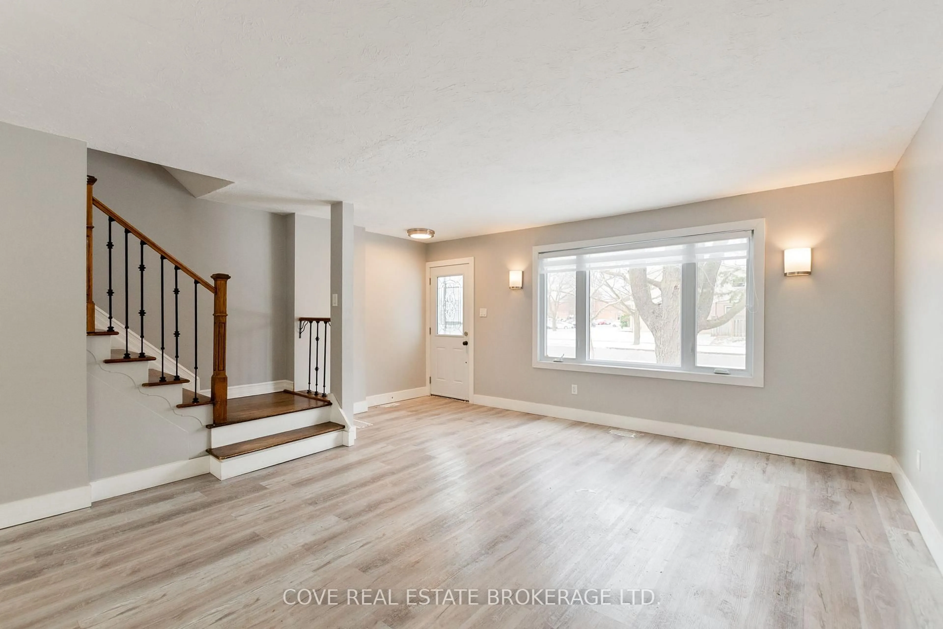 Unknown for 892 Notre Dame Dr, London South Ontario N6J 3C4