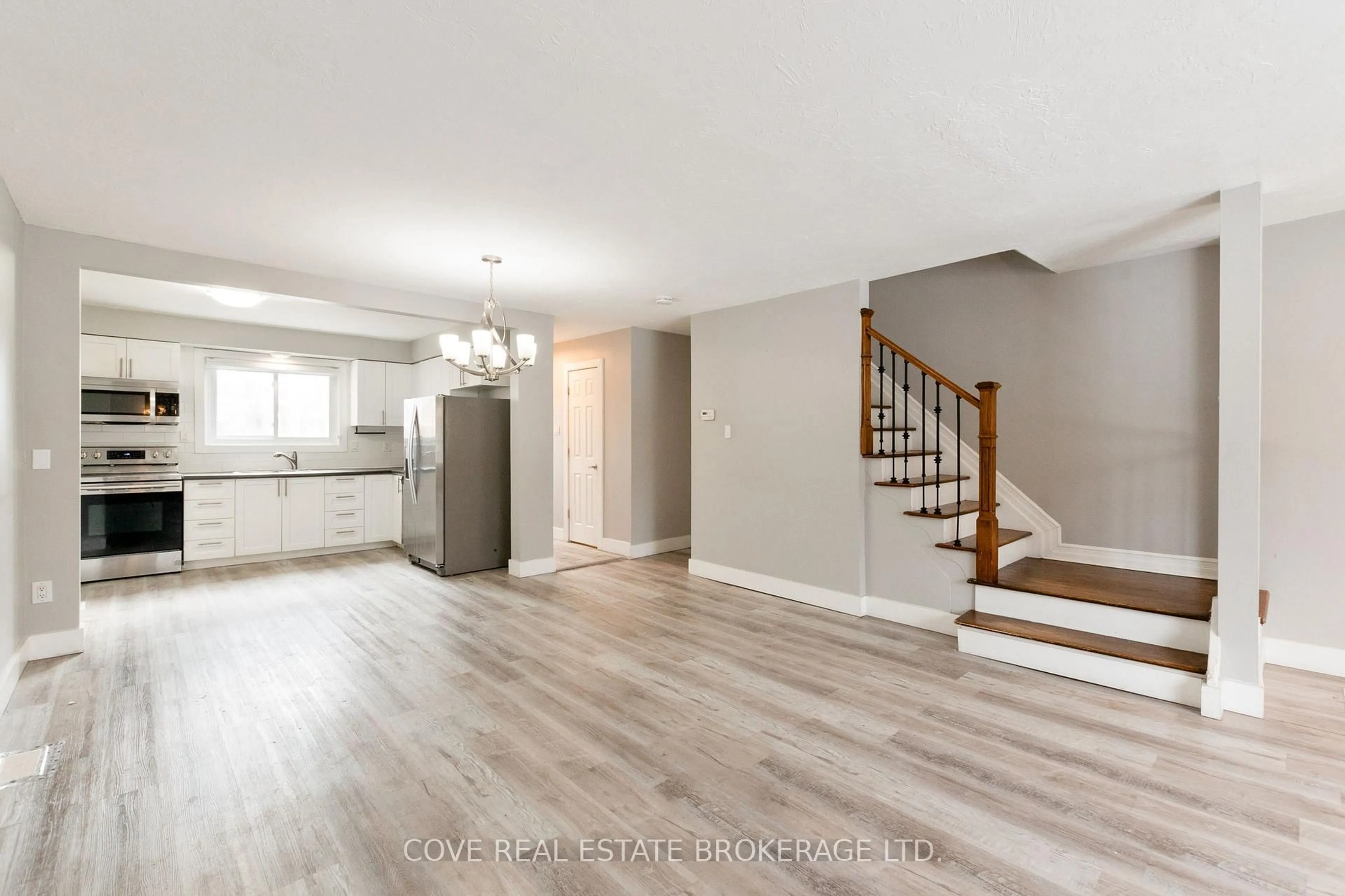 Open concept kitchen, unknown for 892 Notre Dame Dr, London South Ontario N6J 3C4