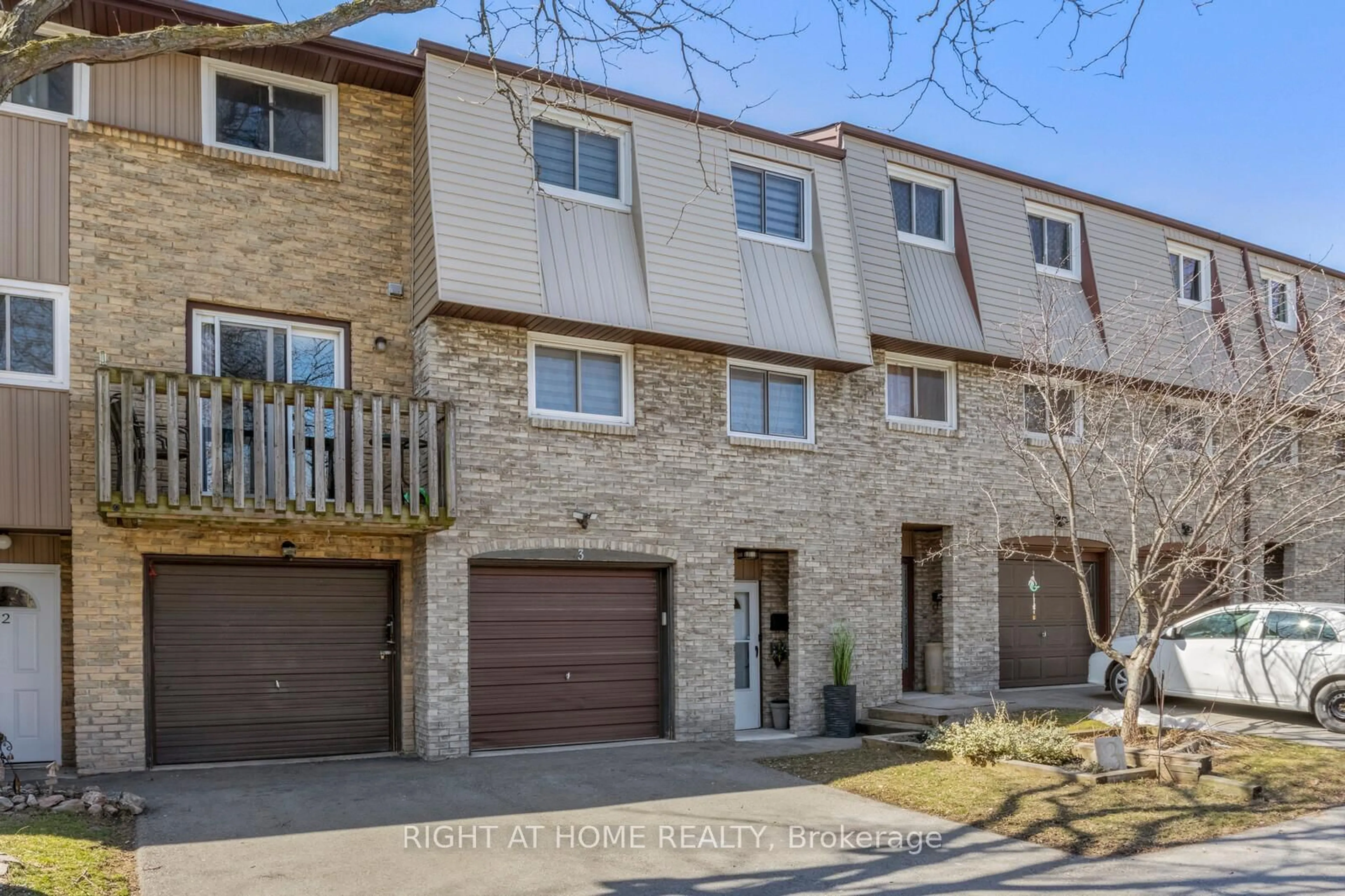 A pic from outside/outdoor area/front of a property/back of a property/a pic from drone, street for 985 Limeridge Rd #3, Hamilton Ontario L8W 1X9