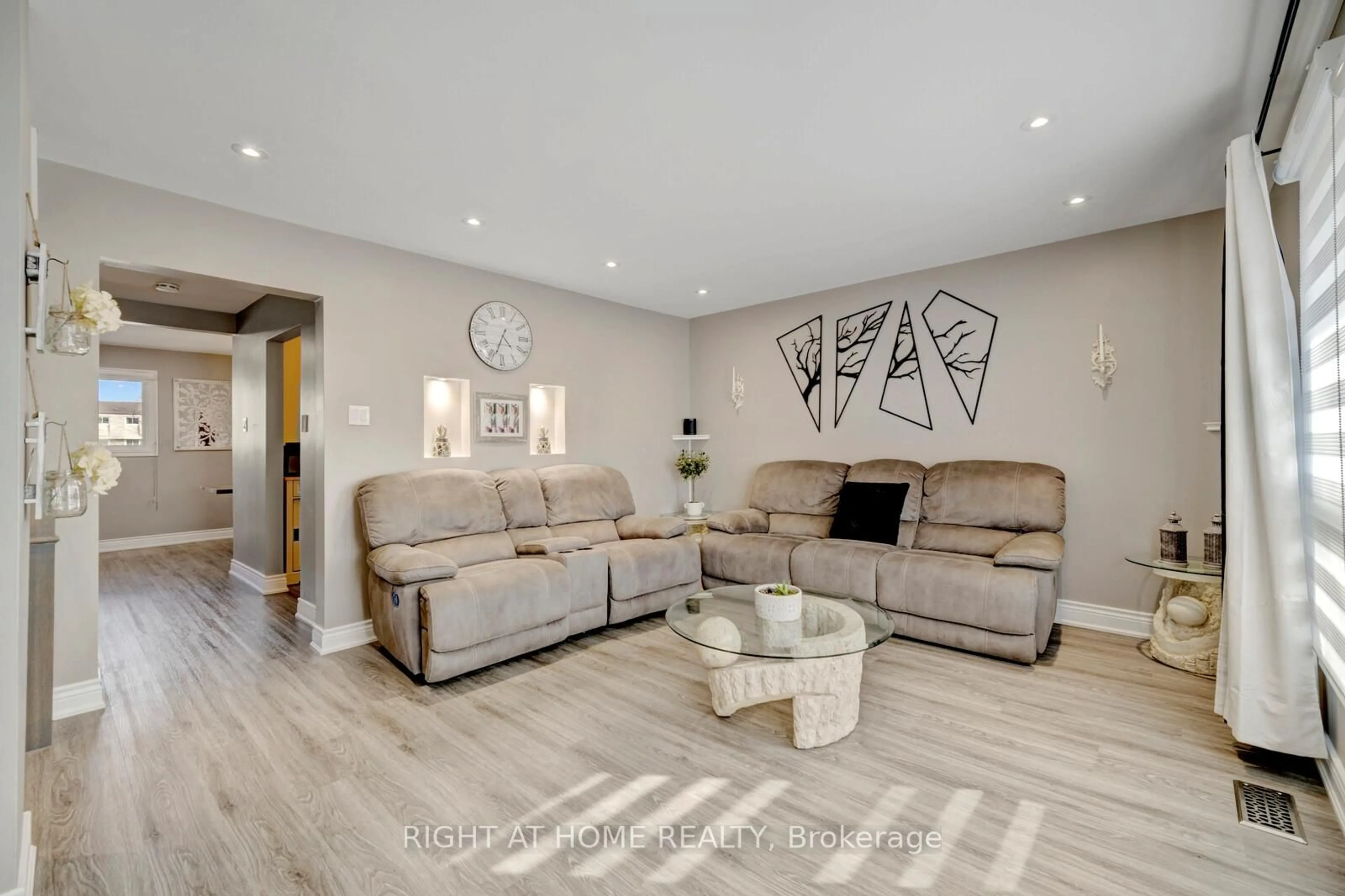 Living room with furniture, wood/laminate floor for 985 Limeridge Rd #3, Hamilton Ontario L8W 1X9