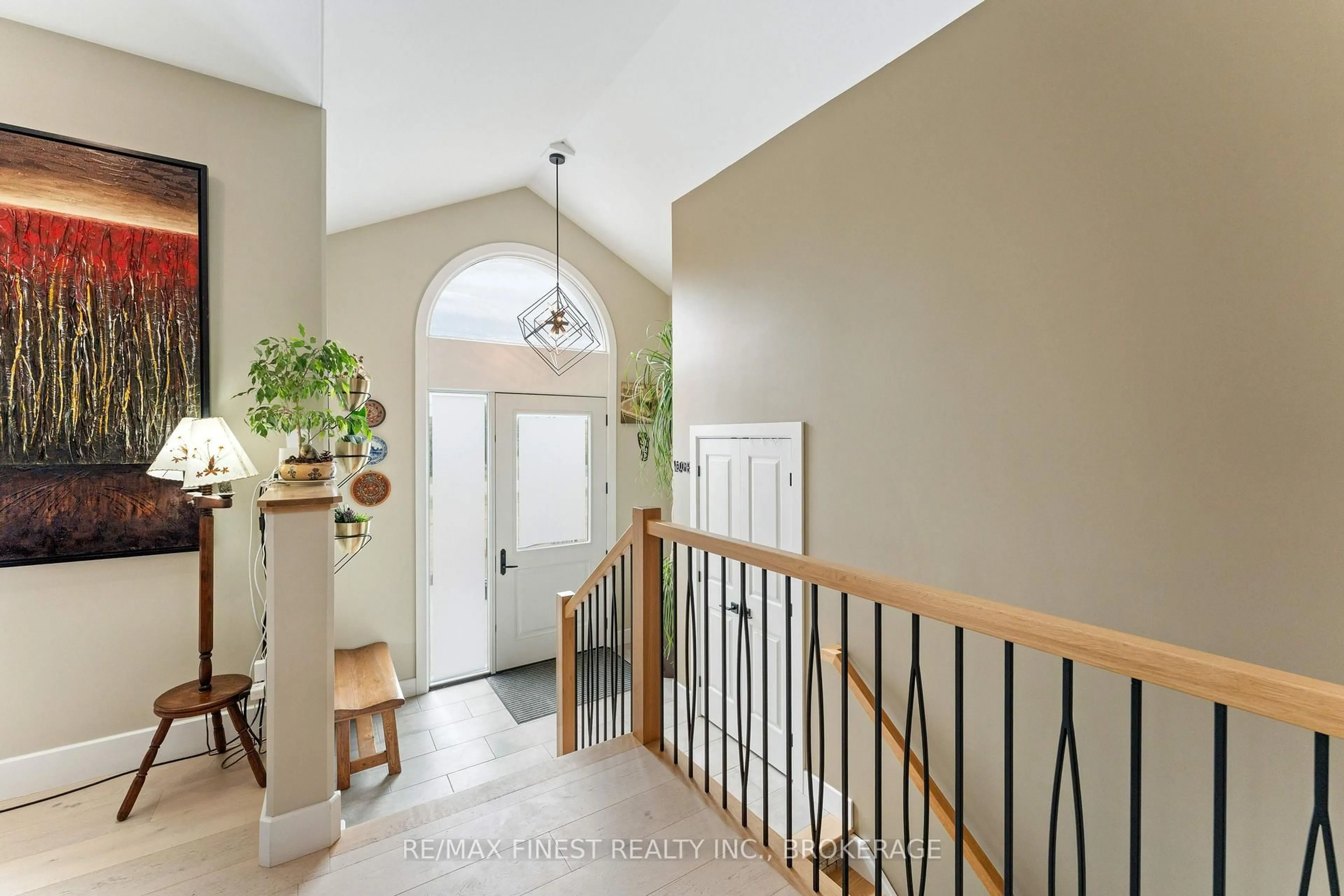 Indoor entryway for 3266 Harrowsmith Rd, Harrowsmith Ontario K0H 1V0