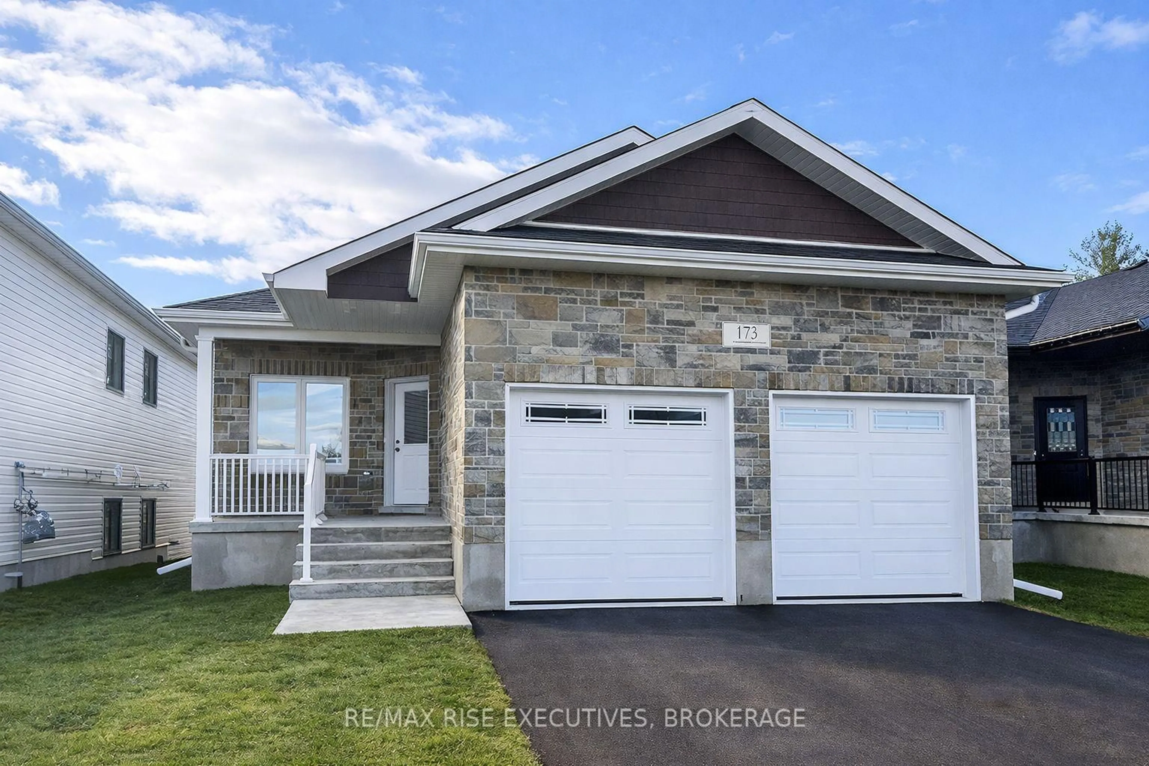 Home with vinyl exterior material, street for 173 Creighton Dr, Bissett Creek Ontario K0H 2H0