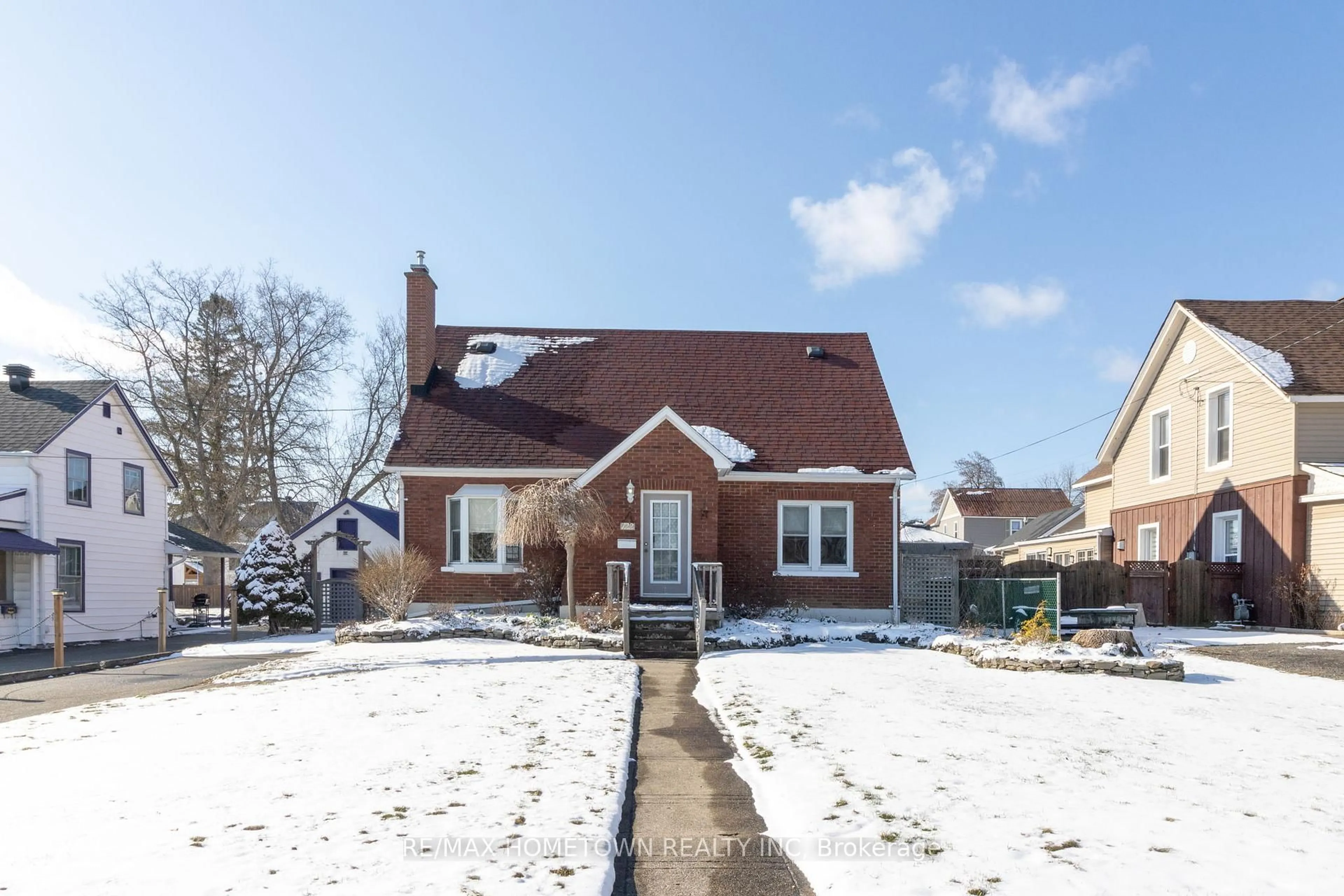 Home with brick exterior material, street for 722 Dibble St, Prescott Ontario K0E 1T0