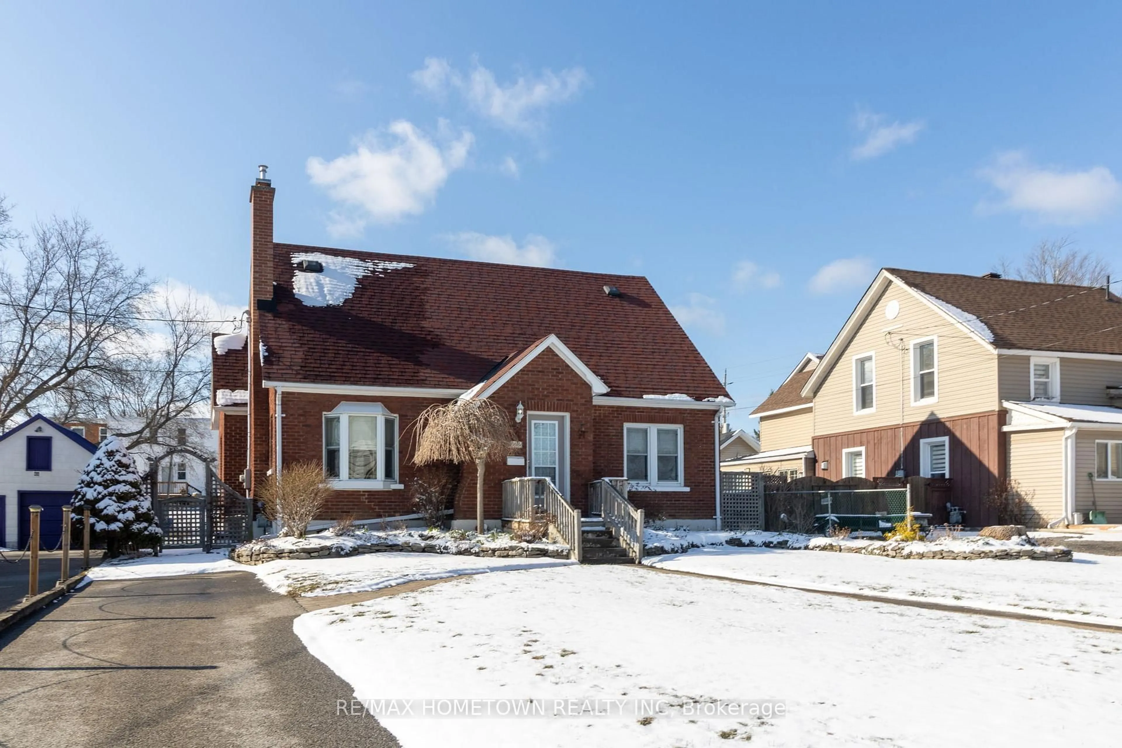 Home with brick exterior material, street for 722 Dibble St, Prescott Ontario K0E 1T0