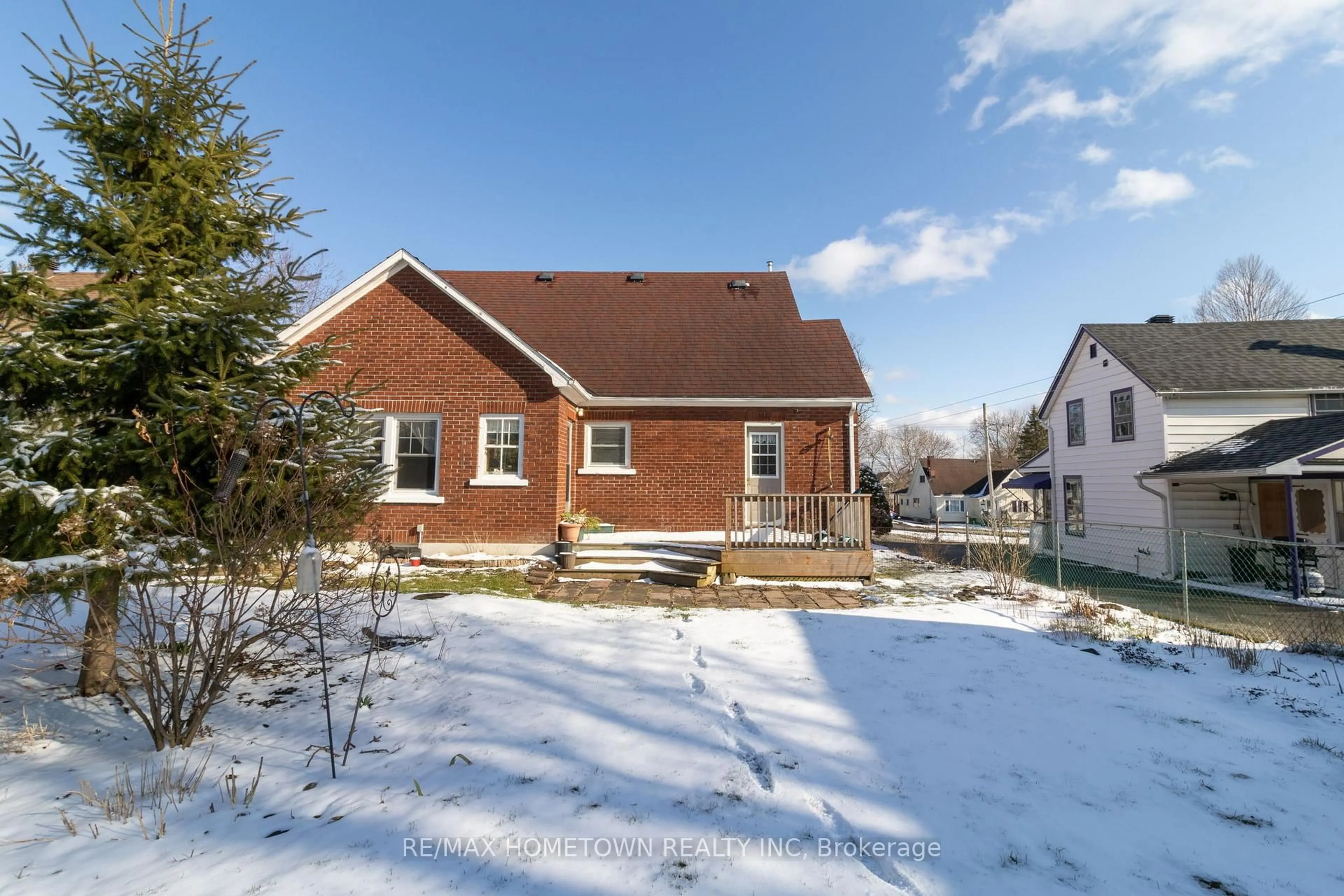 Home with brick exterior material, street for 722 Dibble St, Prescott Ontario K0E 1T0