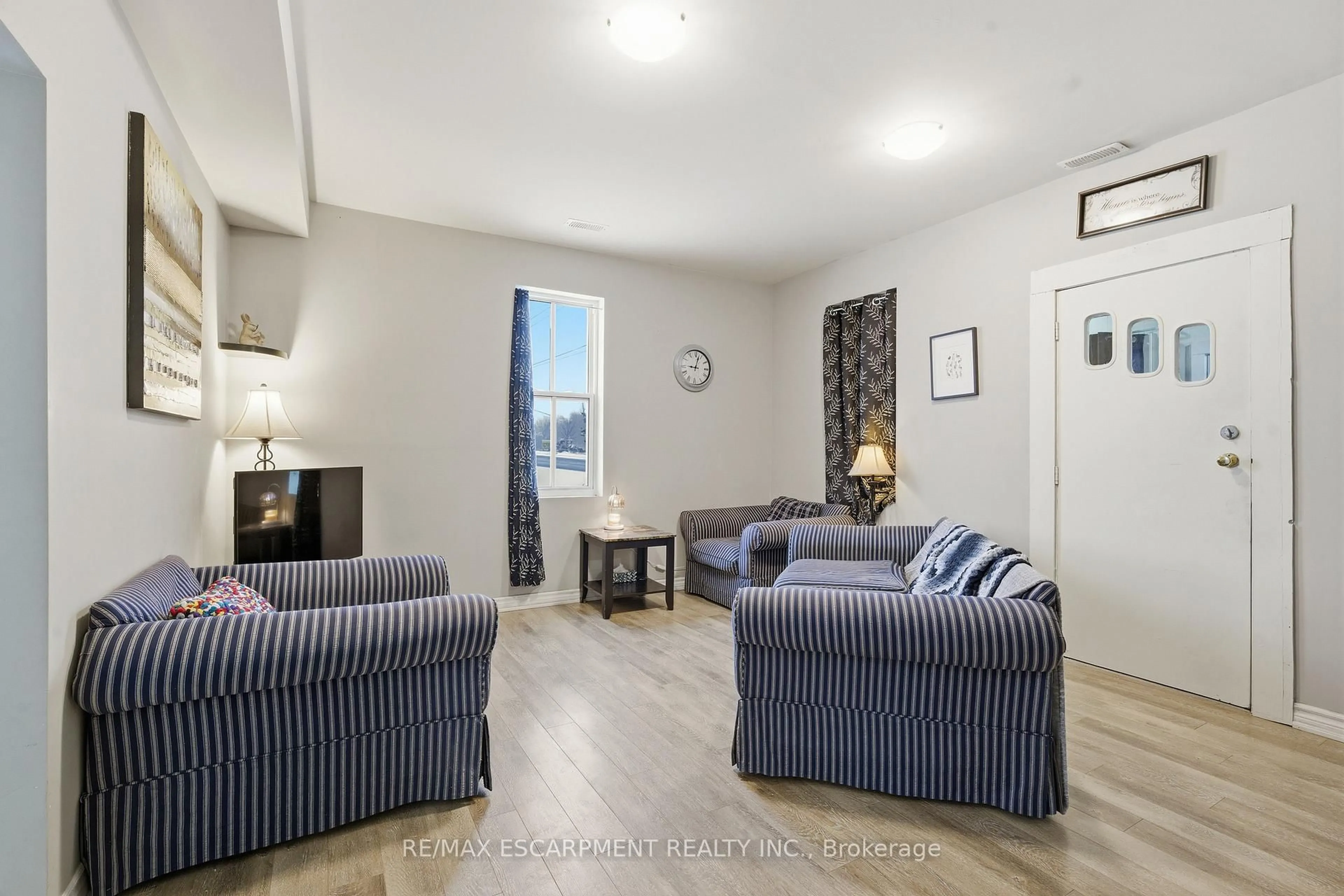 Living room with furniture, unknown for 43 Main St, Haldimand Ontario N0A 1H0