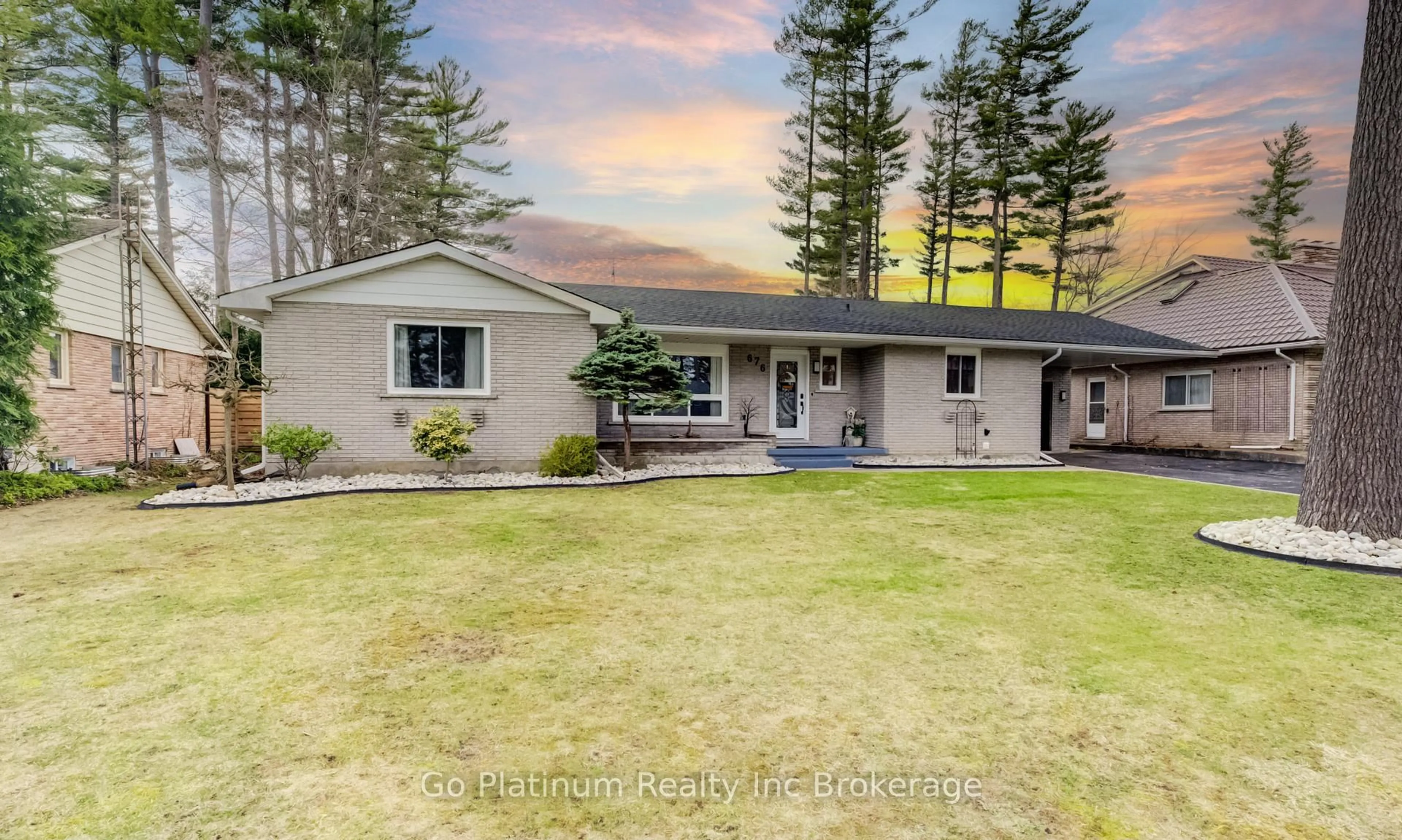 A pic from outside/outdoor area/front of a property/back of a property/a pic from drone, mountain view for 676 Peel St, Norfolk Ontario N4B 2H1