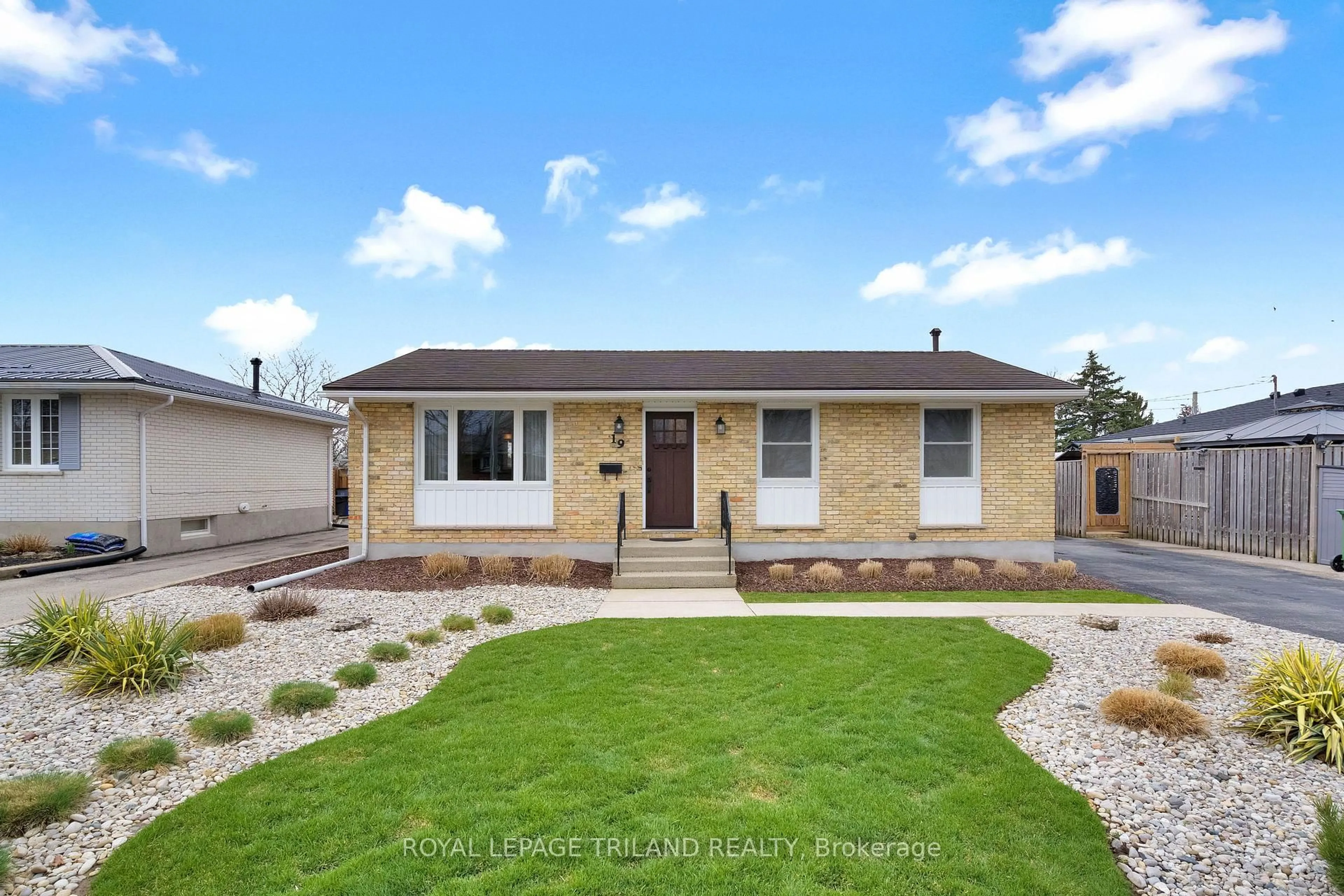 Home with vinyl exterior material, street for 19 Sparta St, St. Thomas Ontario N5R 5H1