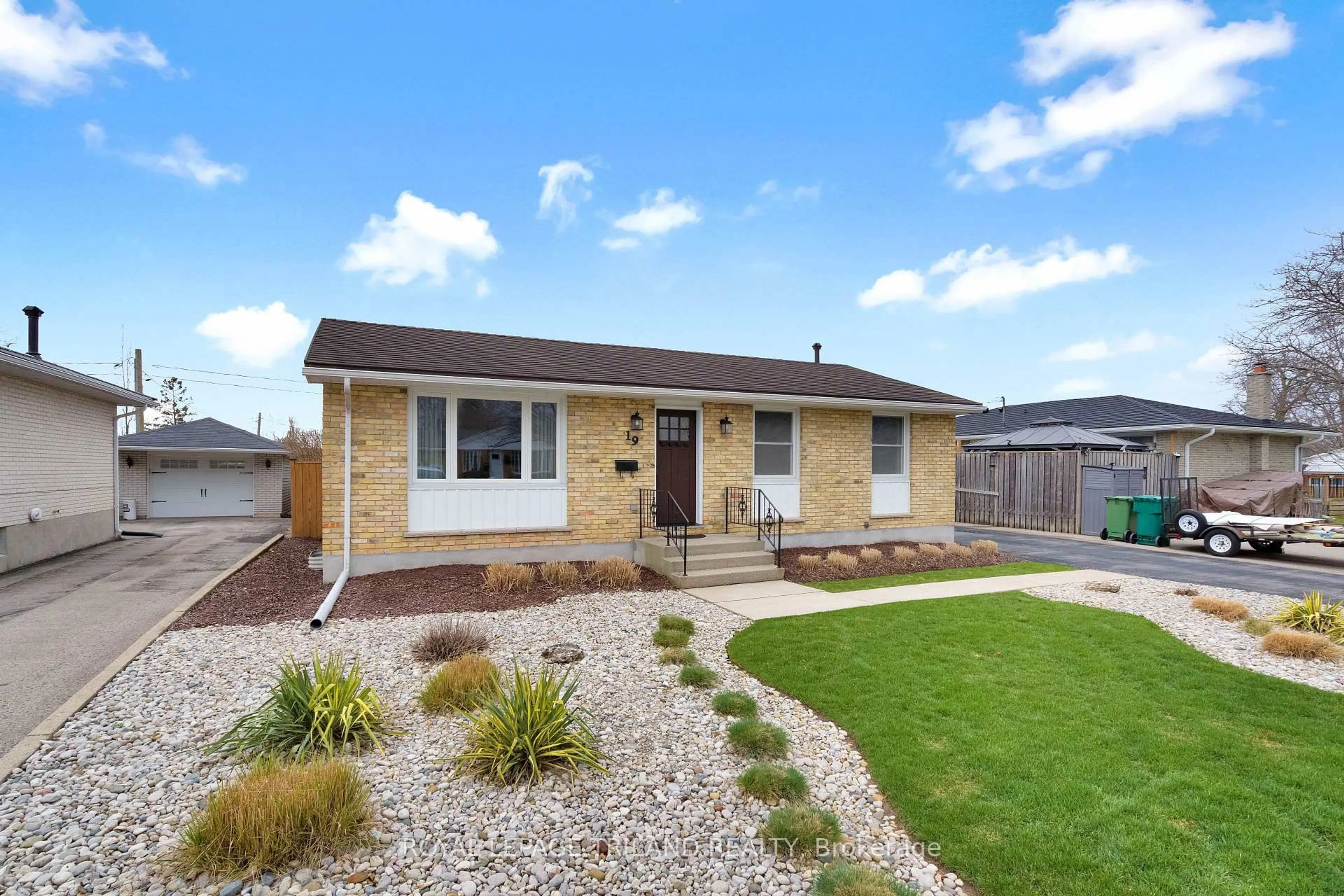 Unknown for 19 Sparta St, St. Thomas Ontario N5R 5H1