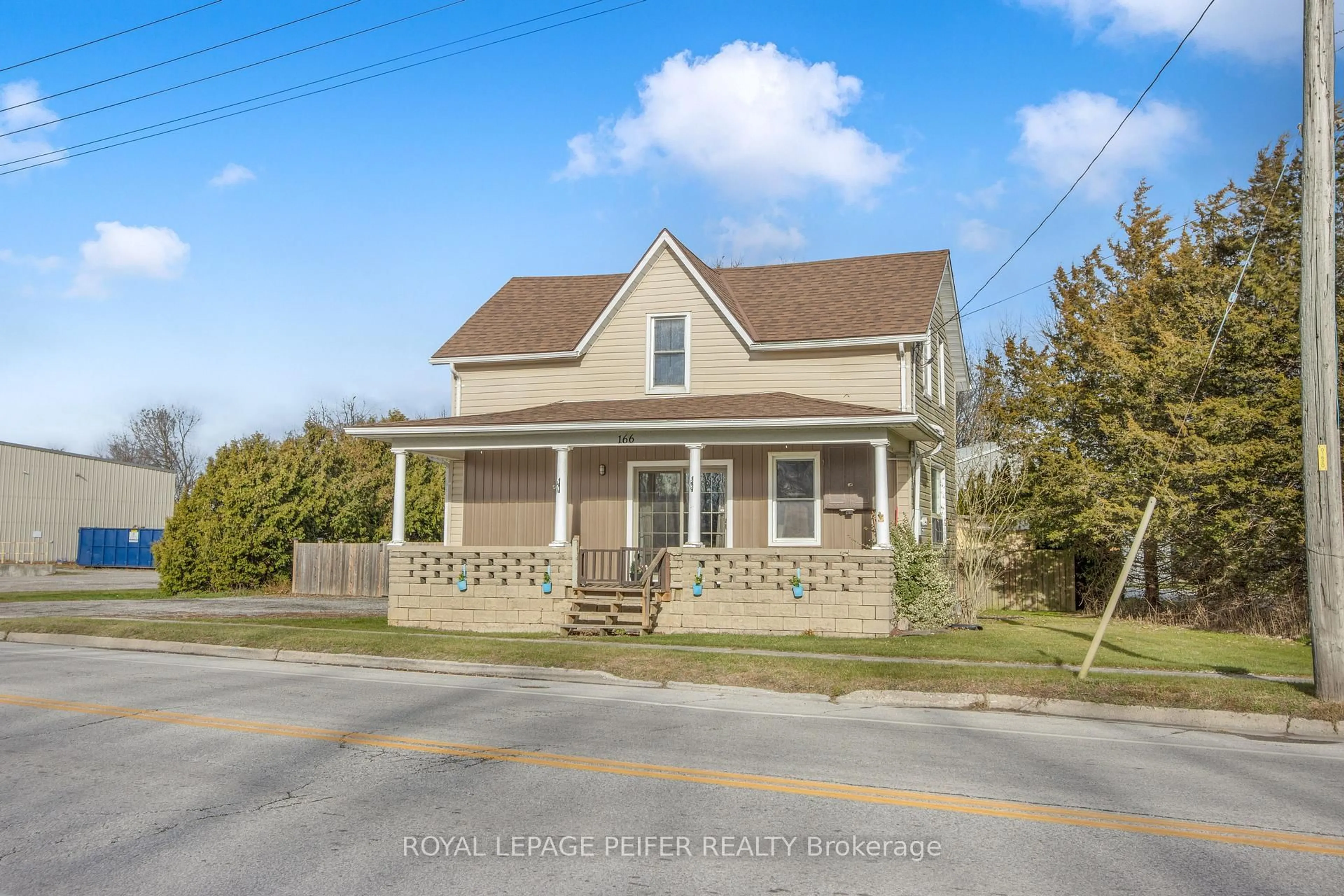 A pic from outside/outdoor area/front of a property/back of a property/a pic from drone, street for 166 London Rd, Chatham-Kent Ontario N0P 2K0