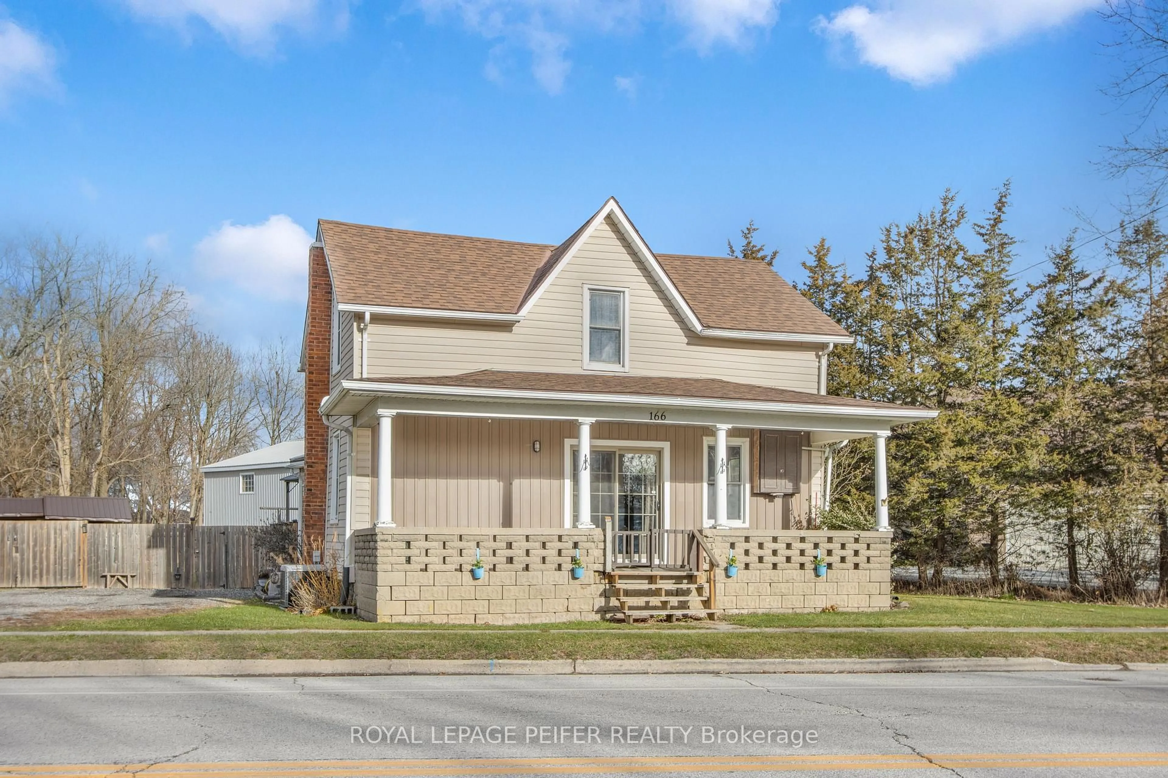 Home with vinyl exterior material, street for 166 London Rd, Chatham-Kent Ontario N0P 2K0