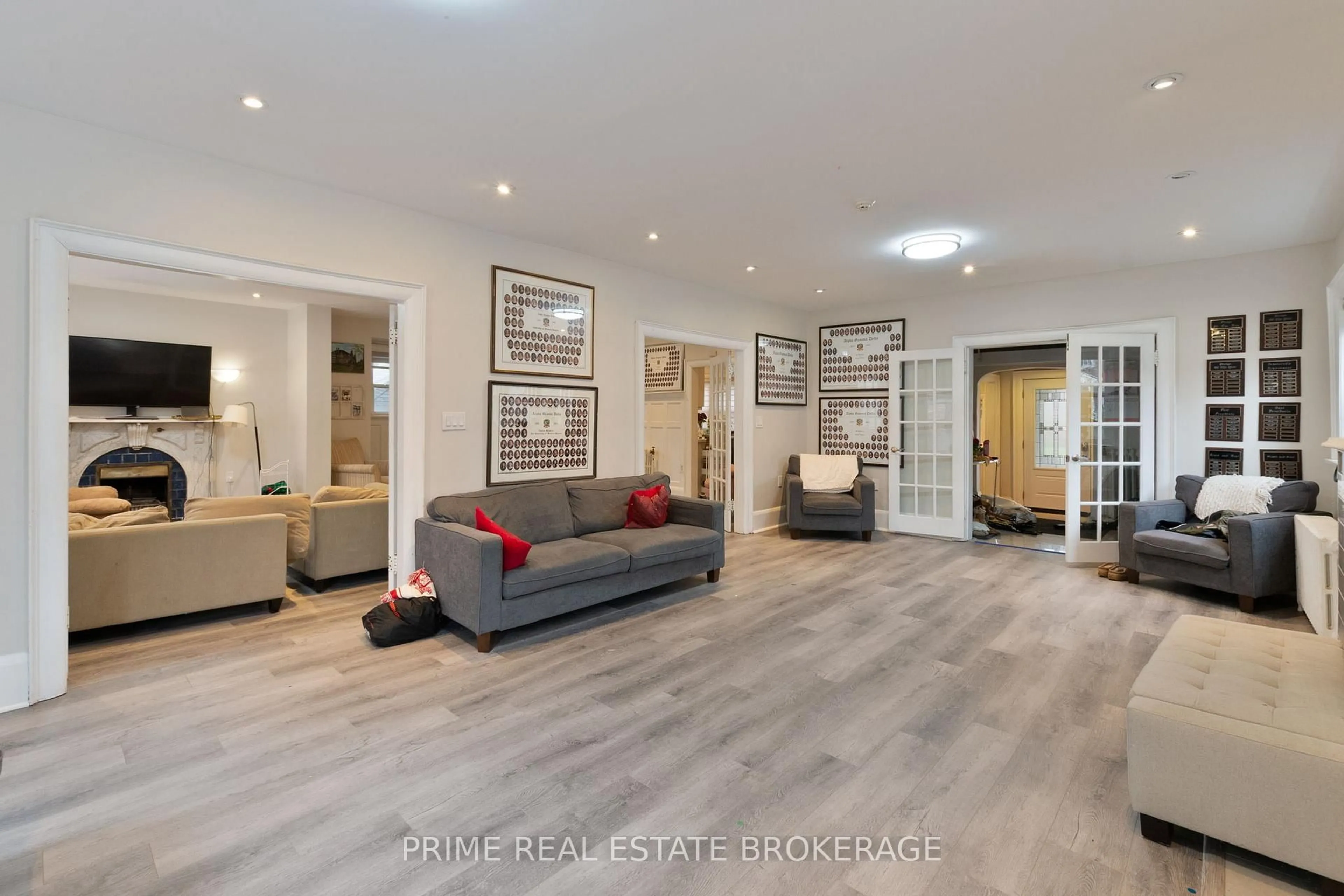 Unknown for 290 Huron St, London East Ontario N6A 2J9