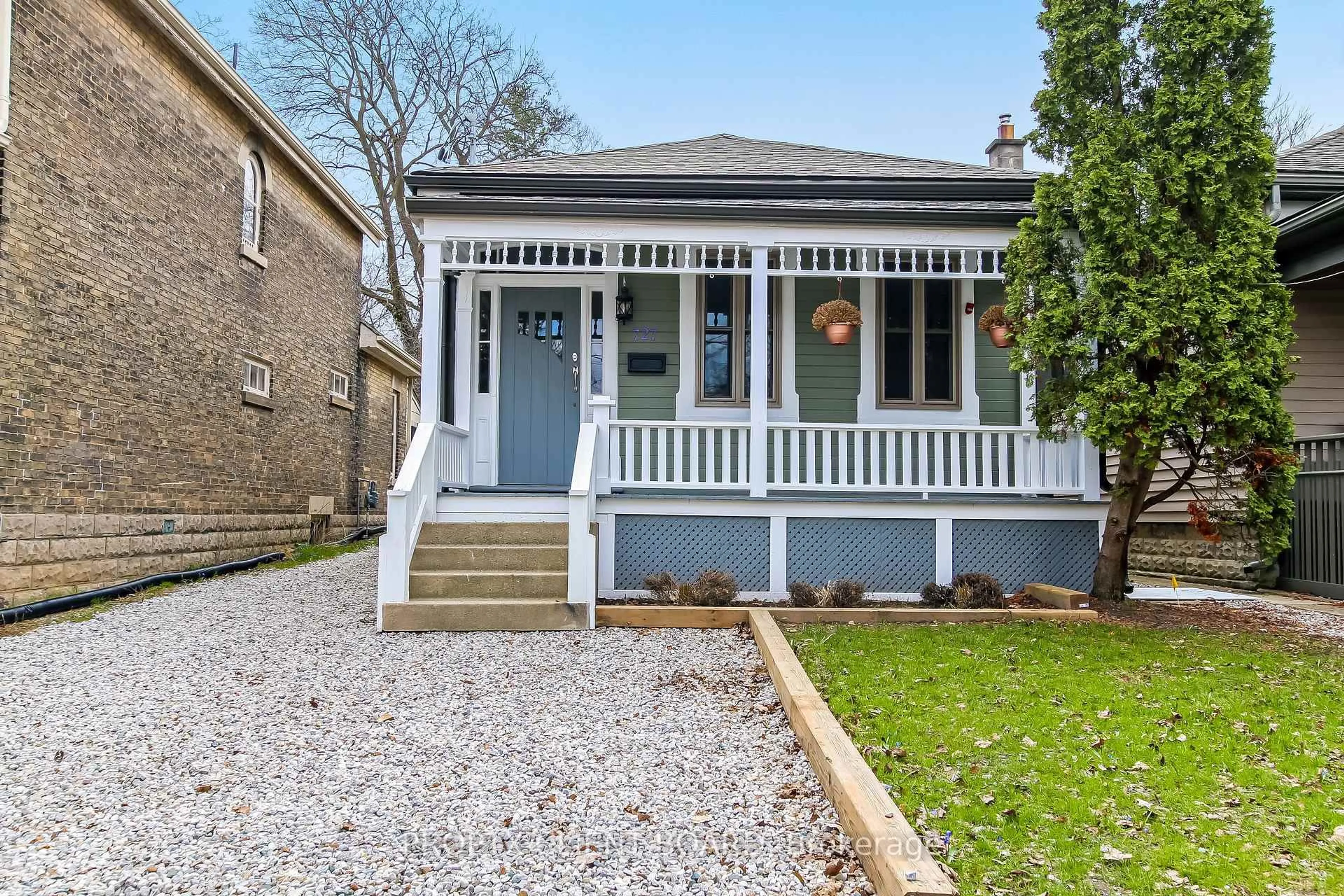 Home with vinyl exterior material, street for 727 Queens Ave, London East Ontario N5W 3H4