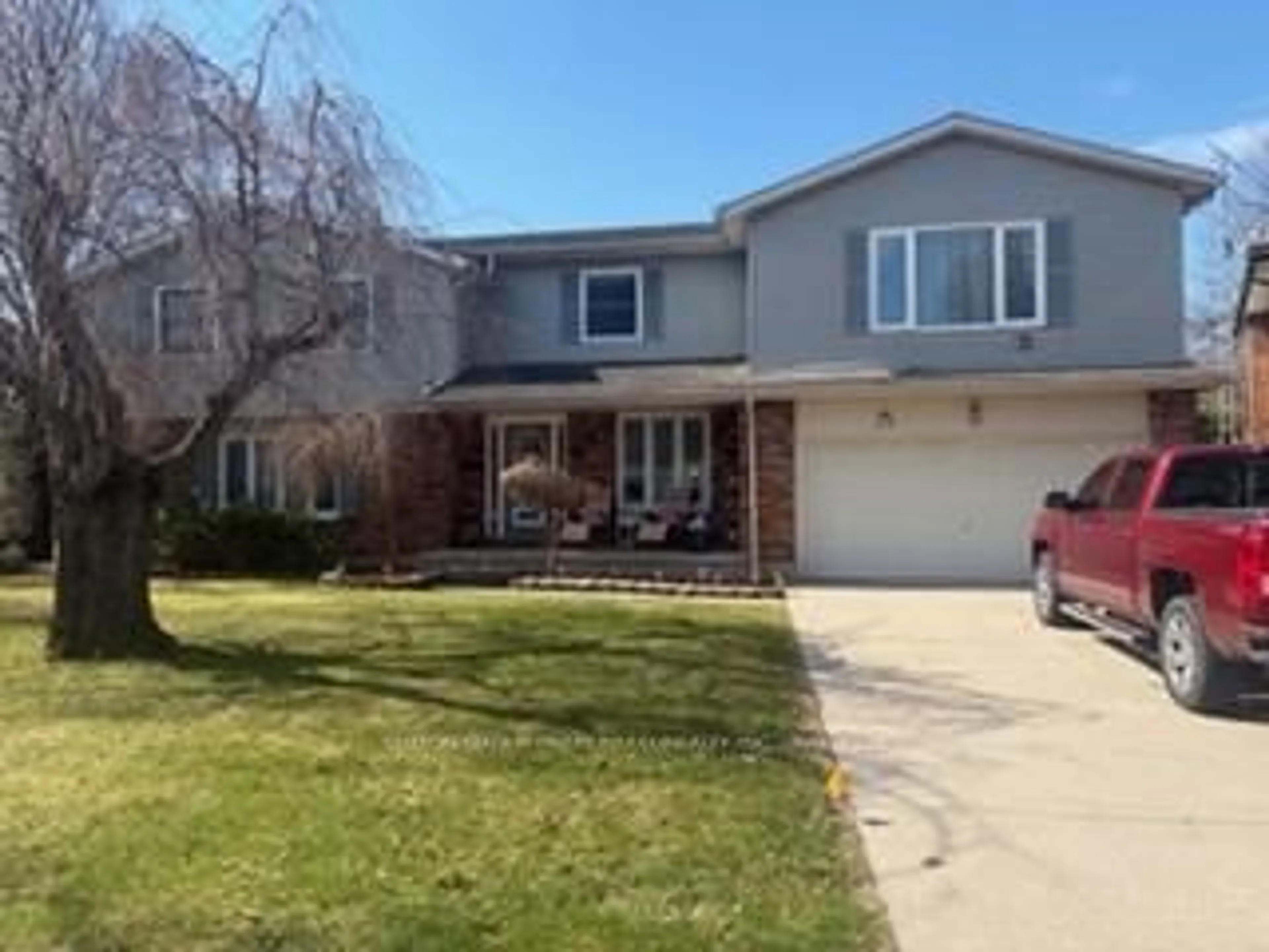 Home with vinyl exterior material, street for 25 Spring Pl, Chatham-Kent Ontario N7L 4N8