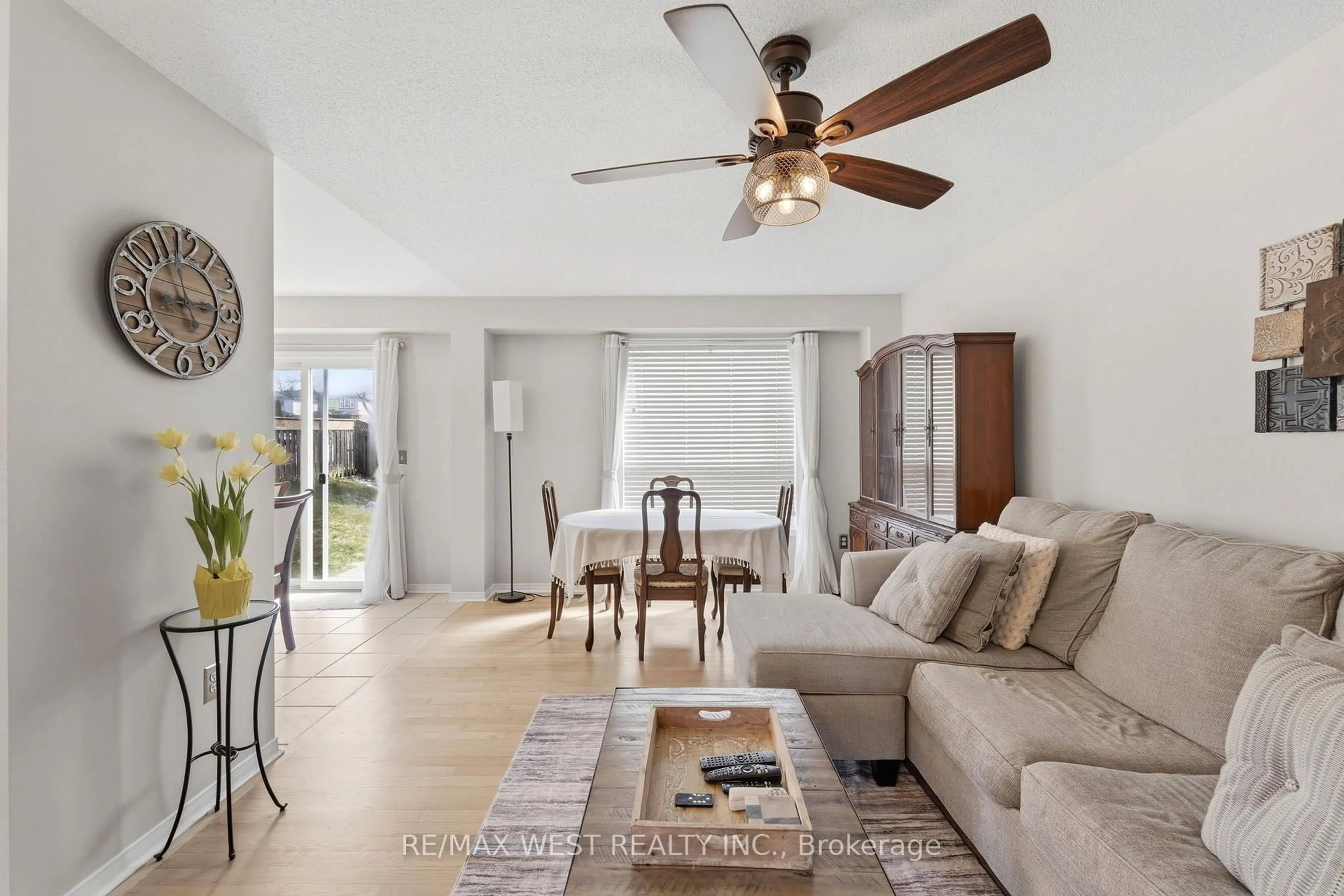 Living room with furniture, unknown for 287 Mcmeeken Dr, Cambridge Ontario N3C 4N7