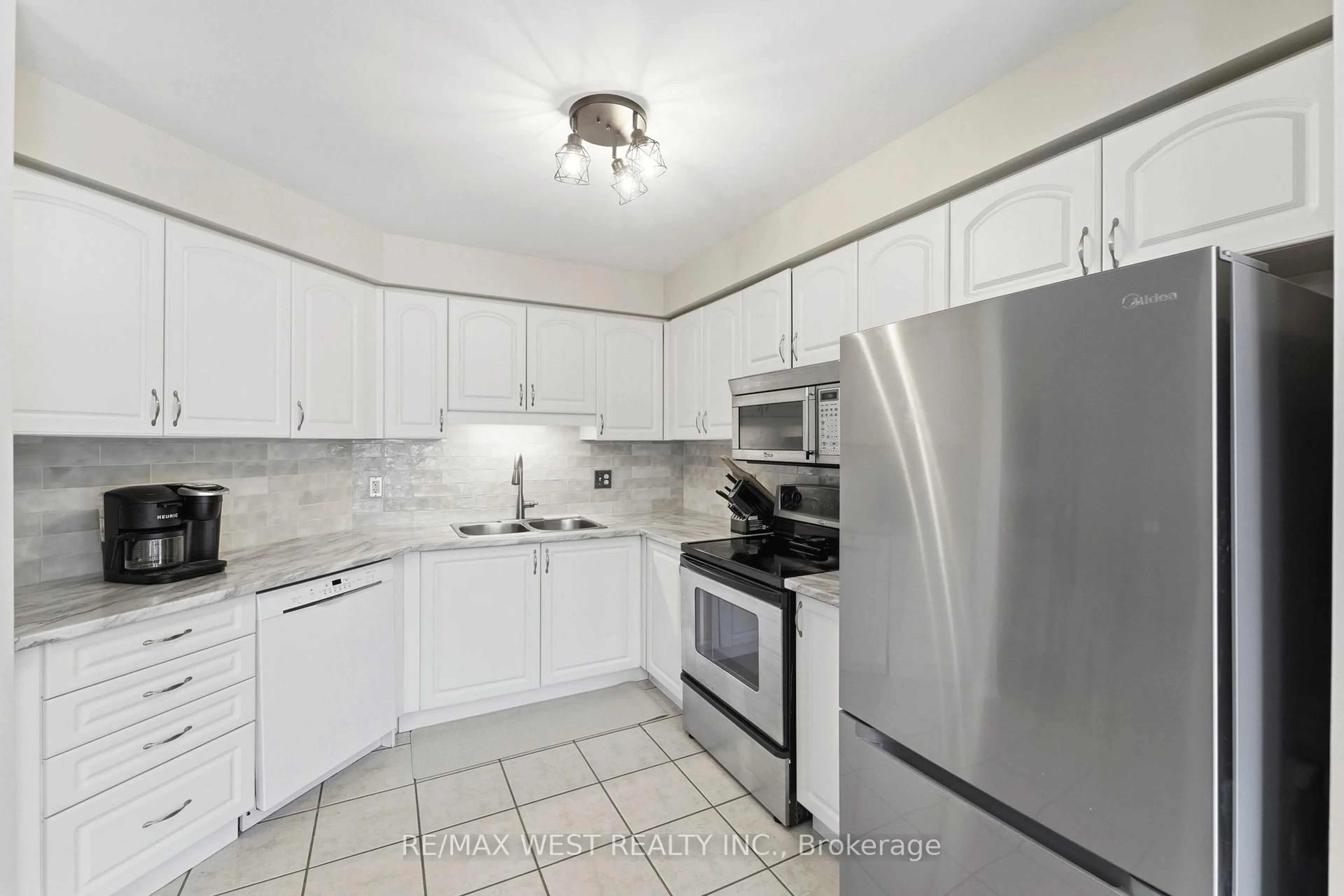 Standard kitchen, ceramic/tile floor for 287 Mcmeeken Dr, Cambridge Ontario N3C 4N7