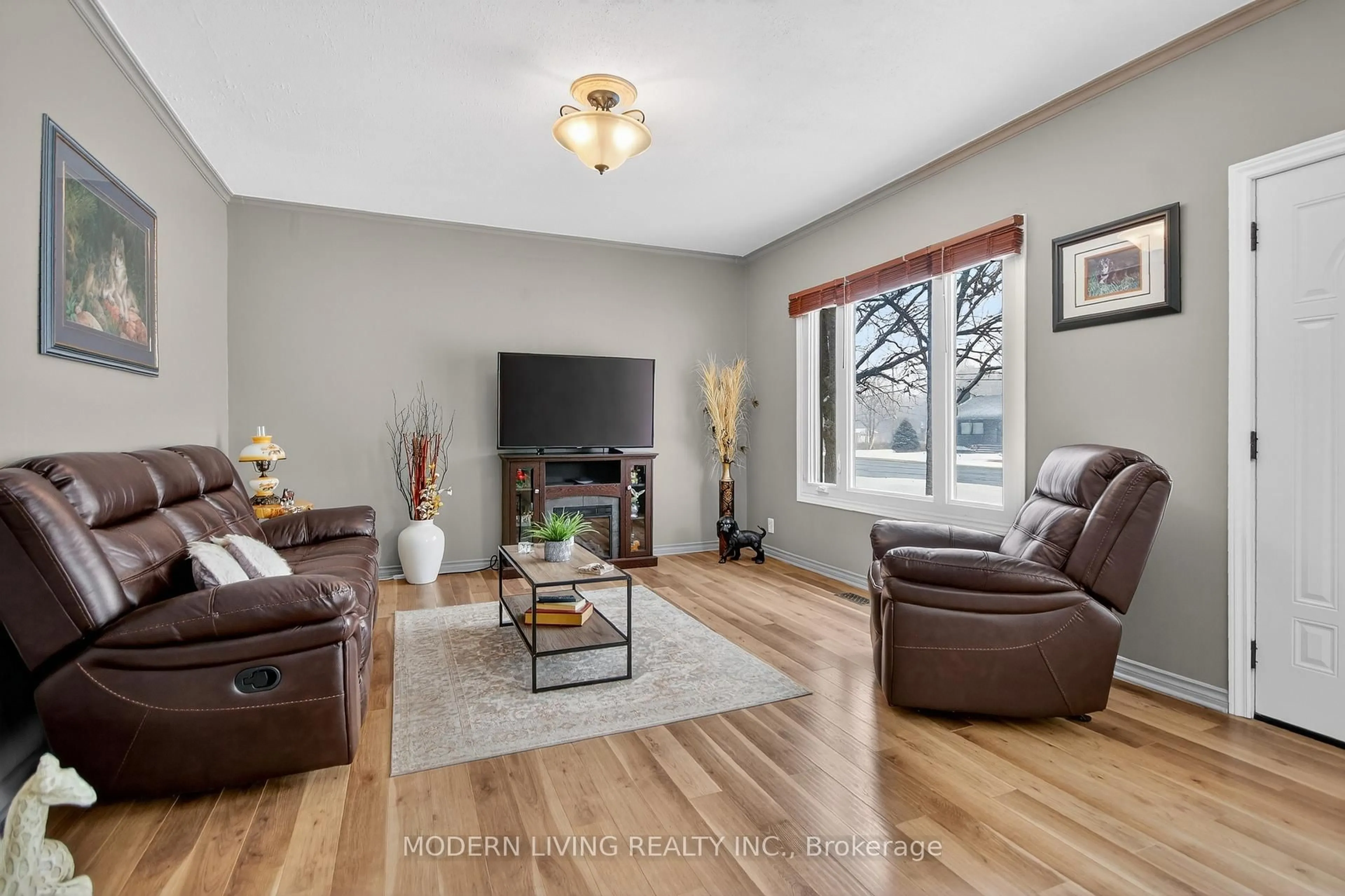 Living room with furniture, unknown for 5979 Perth St, Richmond Ontario K0A 2Z0