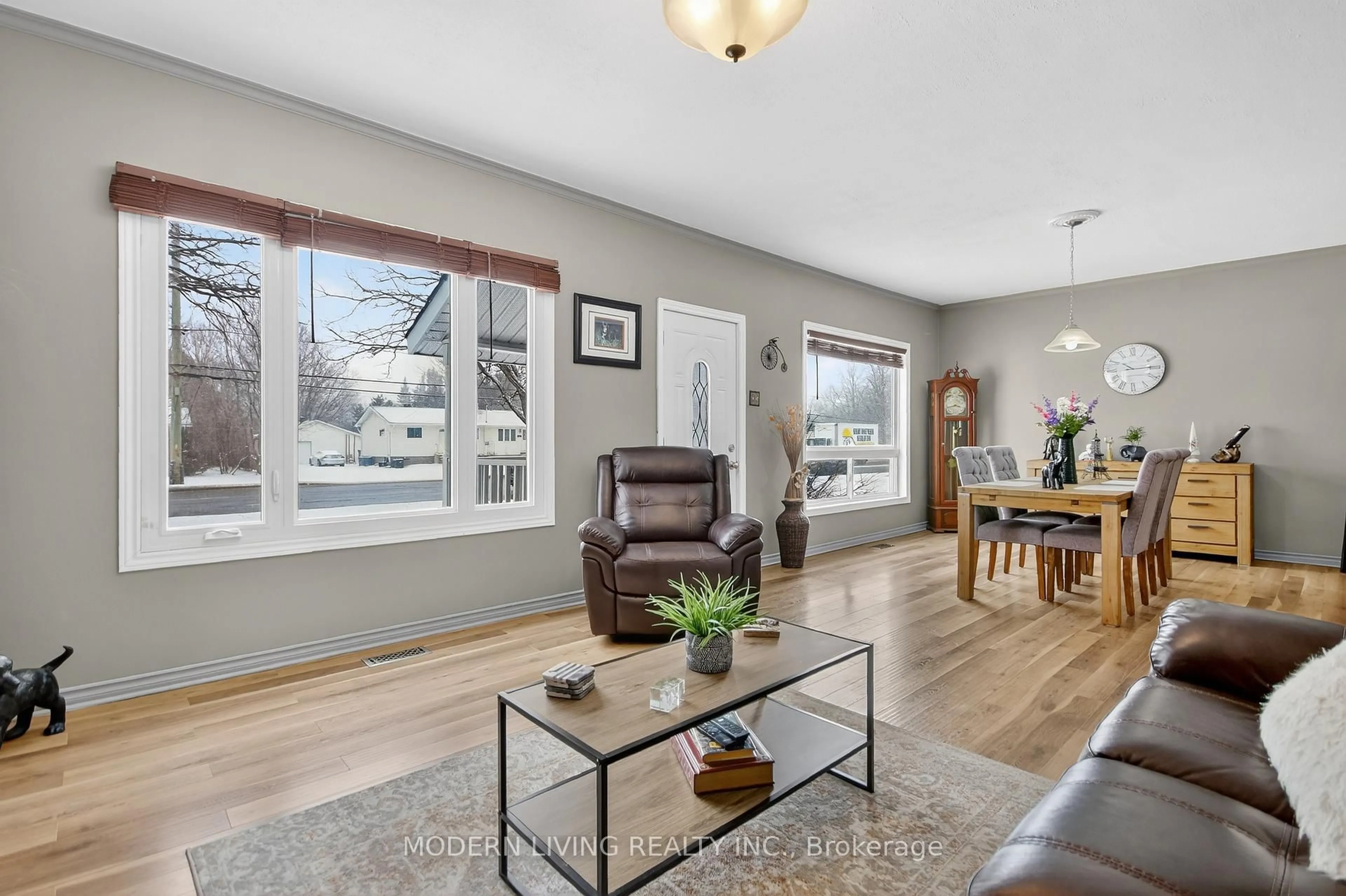 Living room with furniture, wood/laminate floor for 5979 Perth St, Richmond Ontario K0A 2Z0