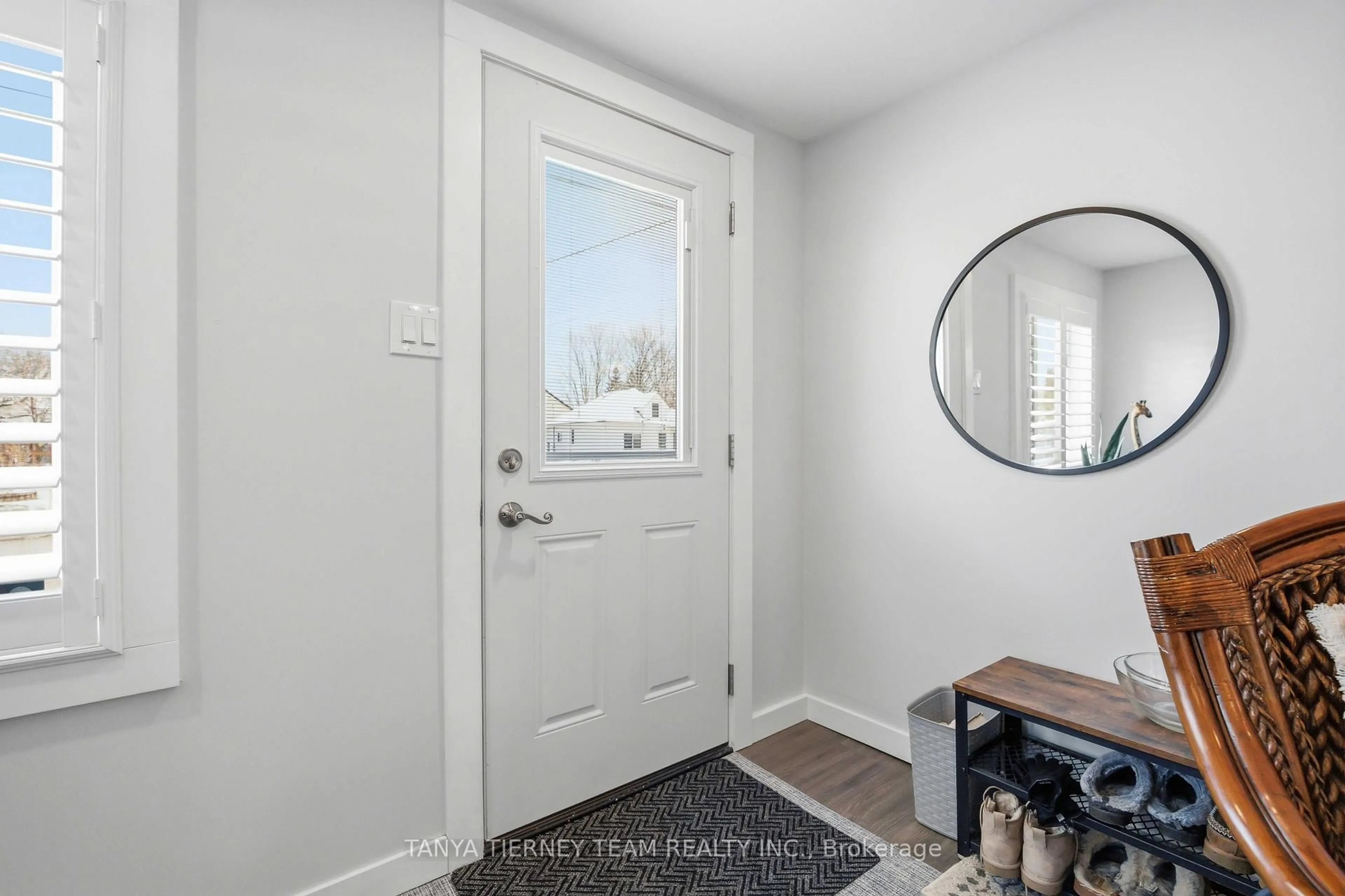 Indoor entryway for 455 Ontario St, Cobourg Ontario K9A 3C1