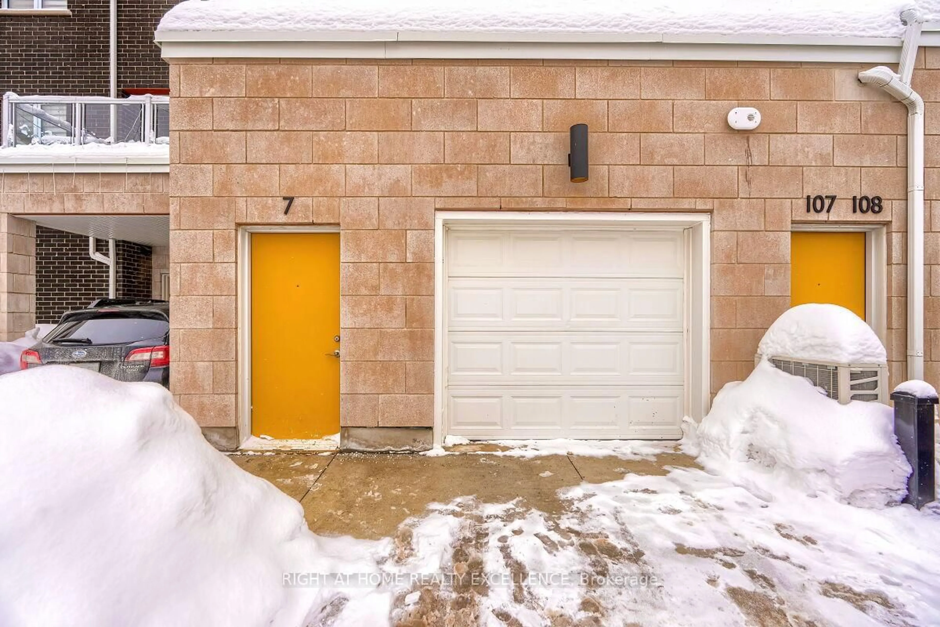 Indoor garage for 124 Seabrook Dr #7, Kitchener Ontario N2R 0K1
