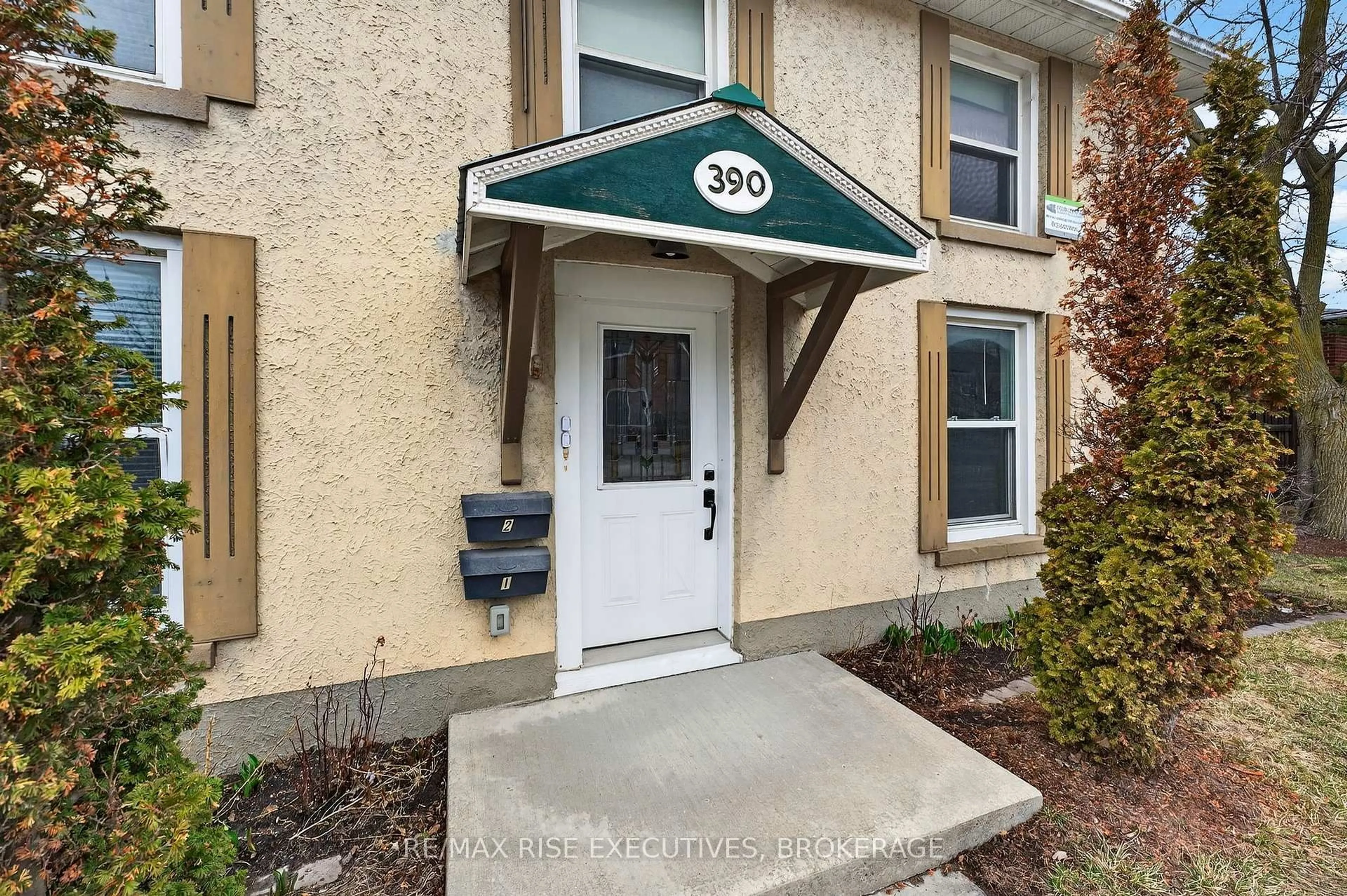 Indoor entryway for 390 Division St, Kingston Ontario K7K 4A7