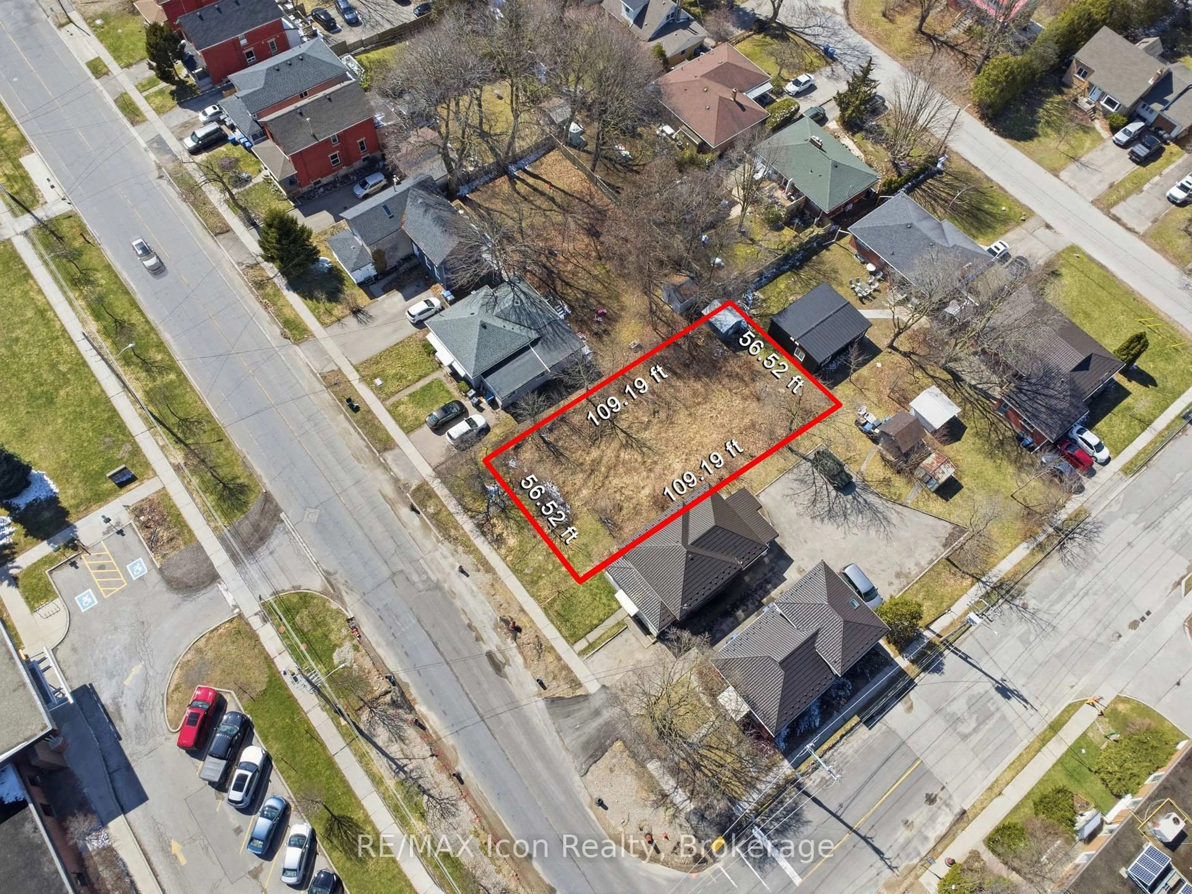 A pic from outside/outdoor area/front of a property/back of a property/a pic from drone, street for 33 College Ave, Guelph Ontario N1G 1R8