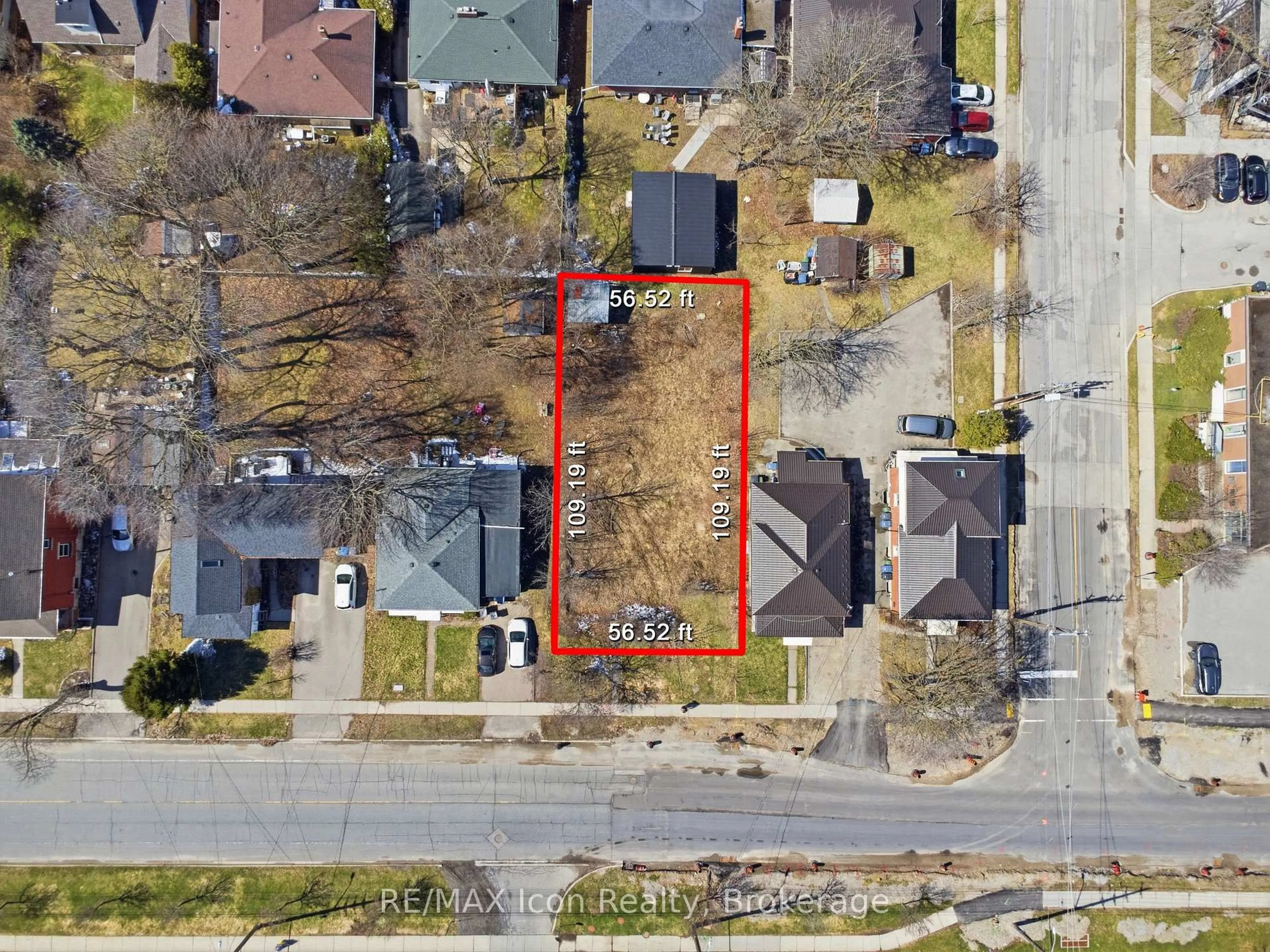 A pic from outside/outdoor area/front of a property/back of a property/a pic from drone, street for 33 College Ave, Guelph Ontario N1G 1R8