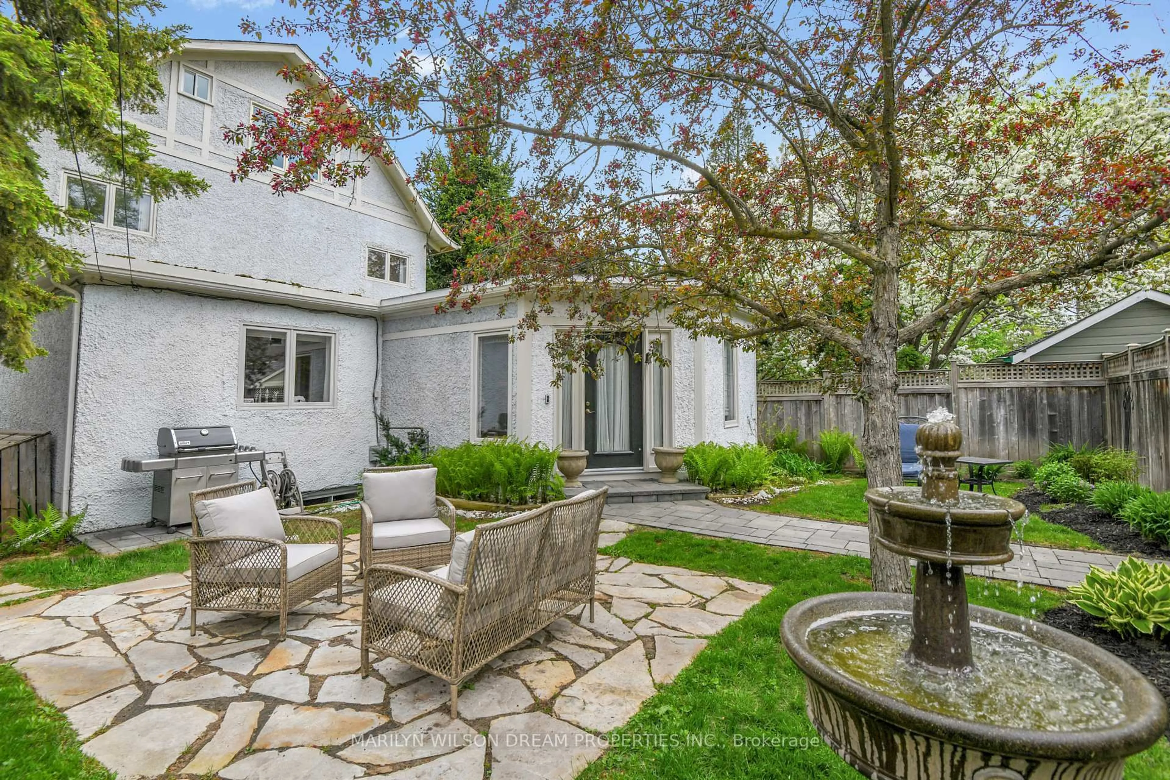 Patio, street for 598 Queen Elizabeth Dr, Ottawa Ontario K1S 3N5