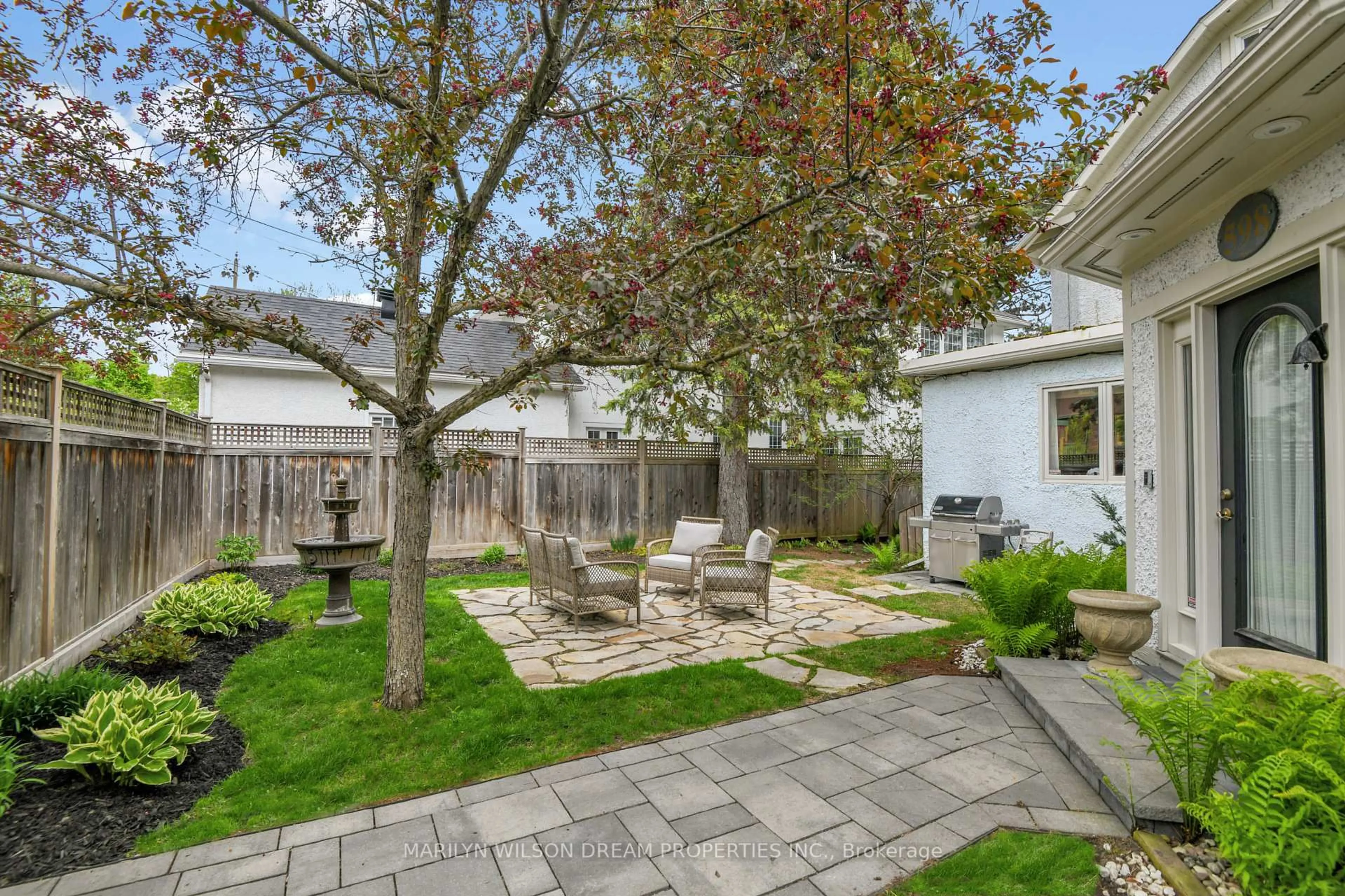 Patio, street for 598 Queen Elizabeth Dr, Ottawa Ontario K1S 3N5