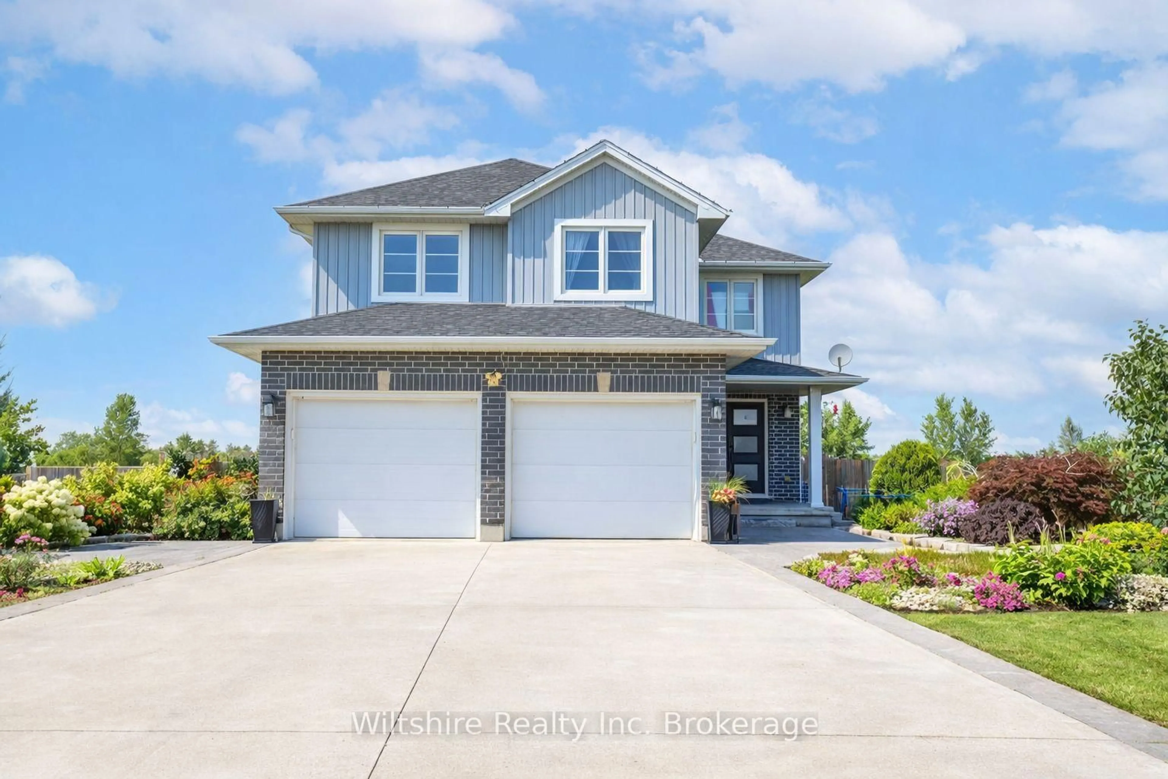 Home with vinyl exterior material, water/lake/river/ocean view for 335 TALBOT St, Norfolk Ontario N0J 1E0