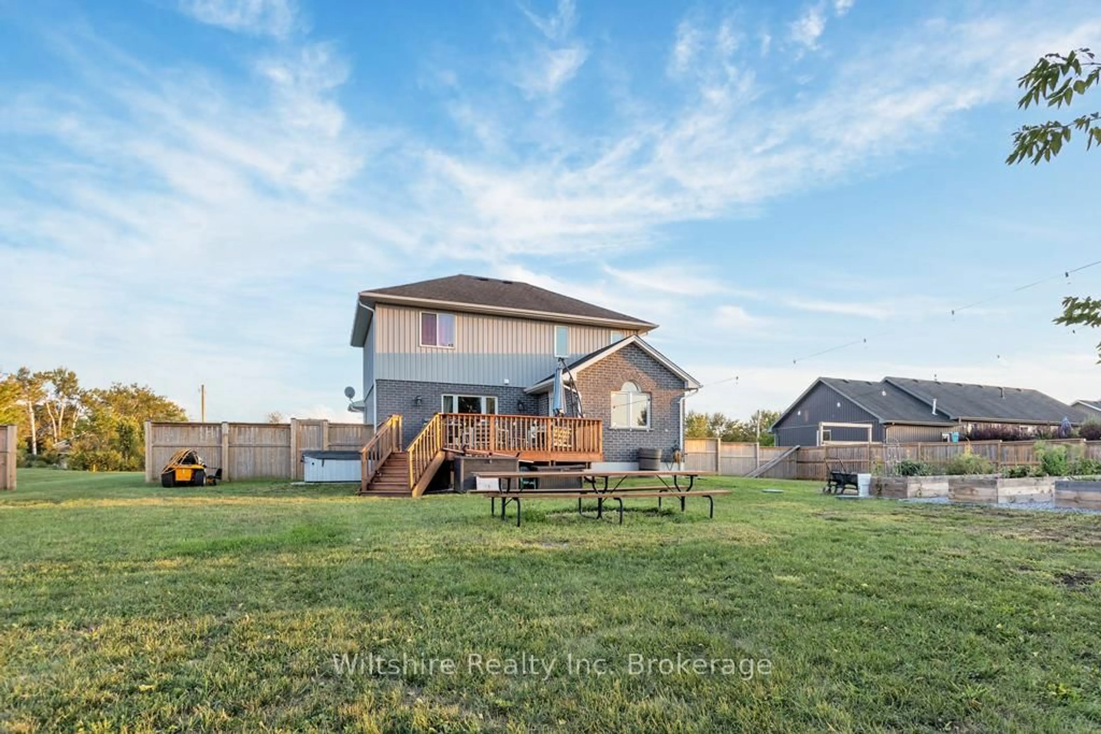 A pic from outside/outdoor area/front of a property/back of a property/a pic from drone, water/lake/river/ocean view for 335 TALBOT St, Norfolk Ontario N0J 1E0