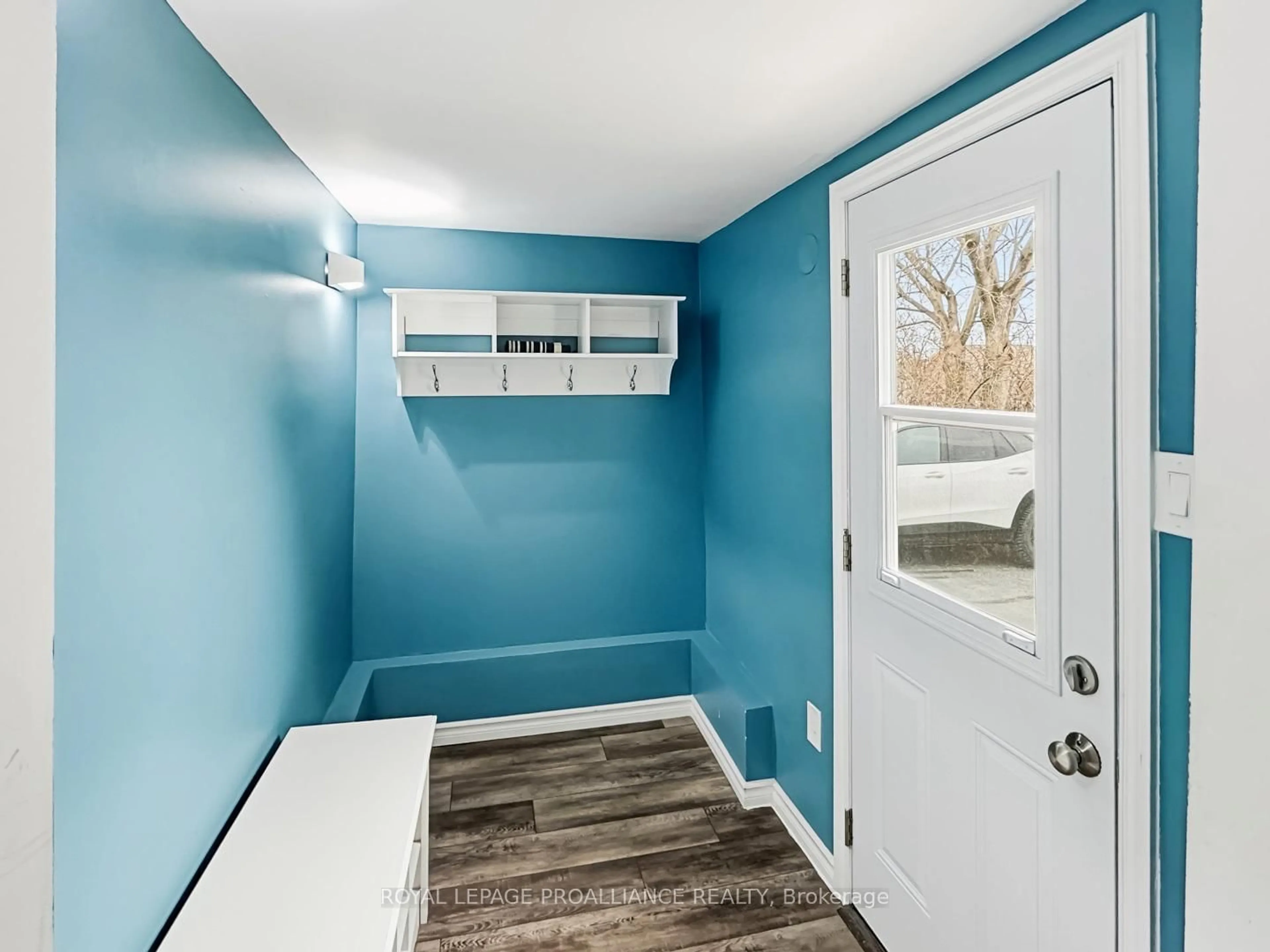 Indoor entryway for 91 Lywood St, Cobden Ontario K0K 1K0