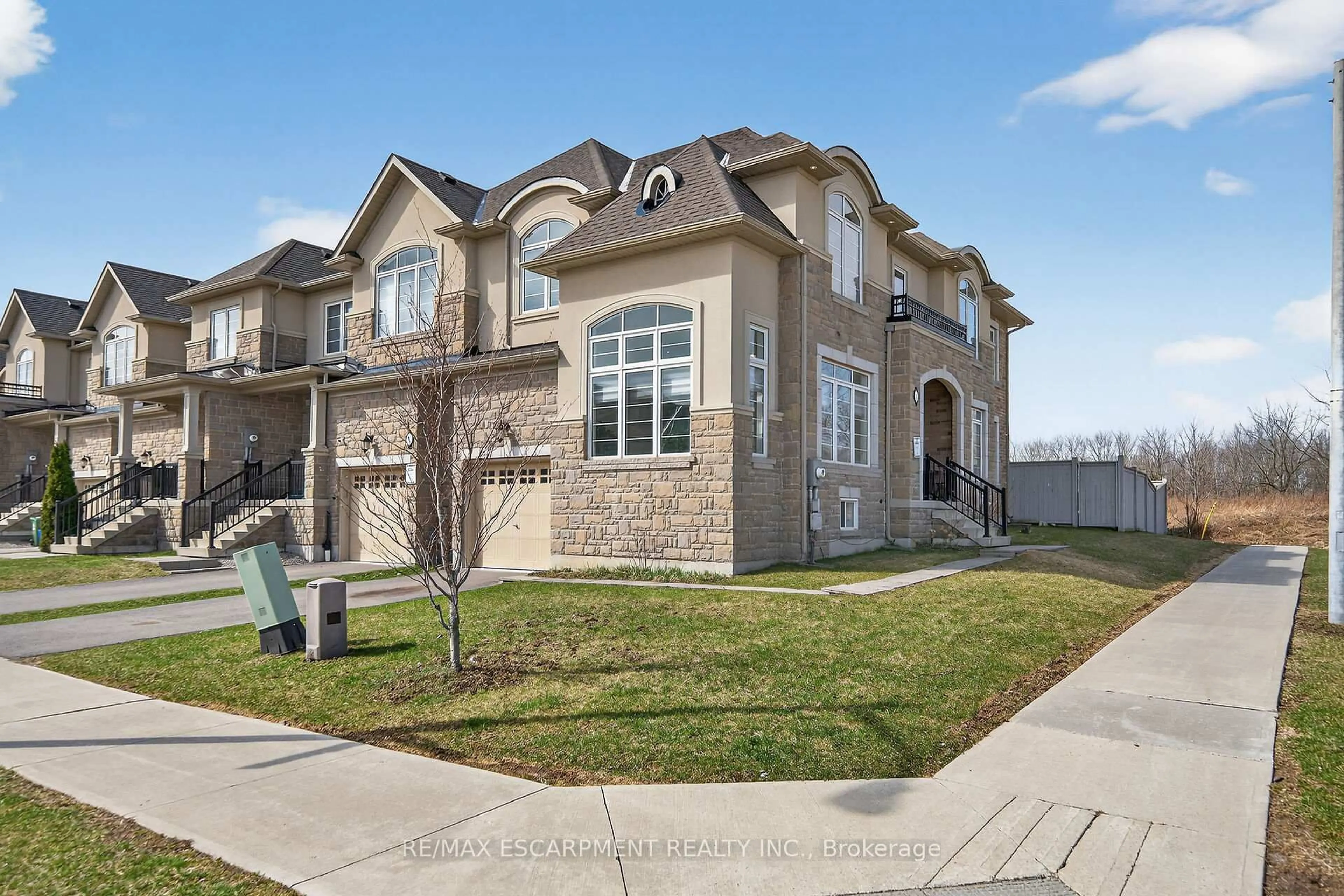 Home with brick exterior material, street for 140 Robertson Rd, Hamilton Ontario L9K 0J7