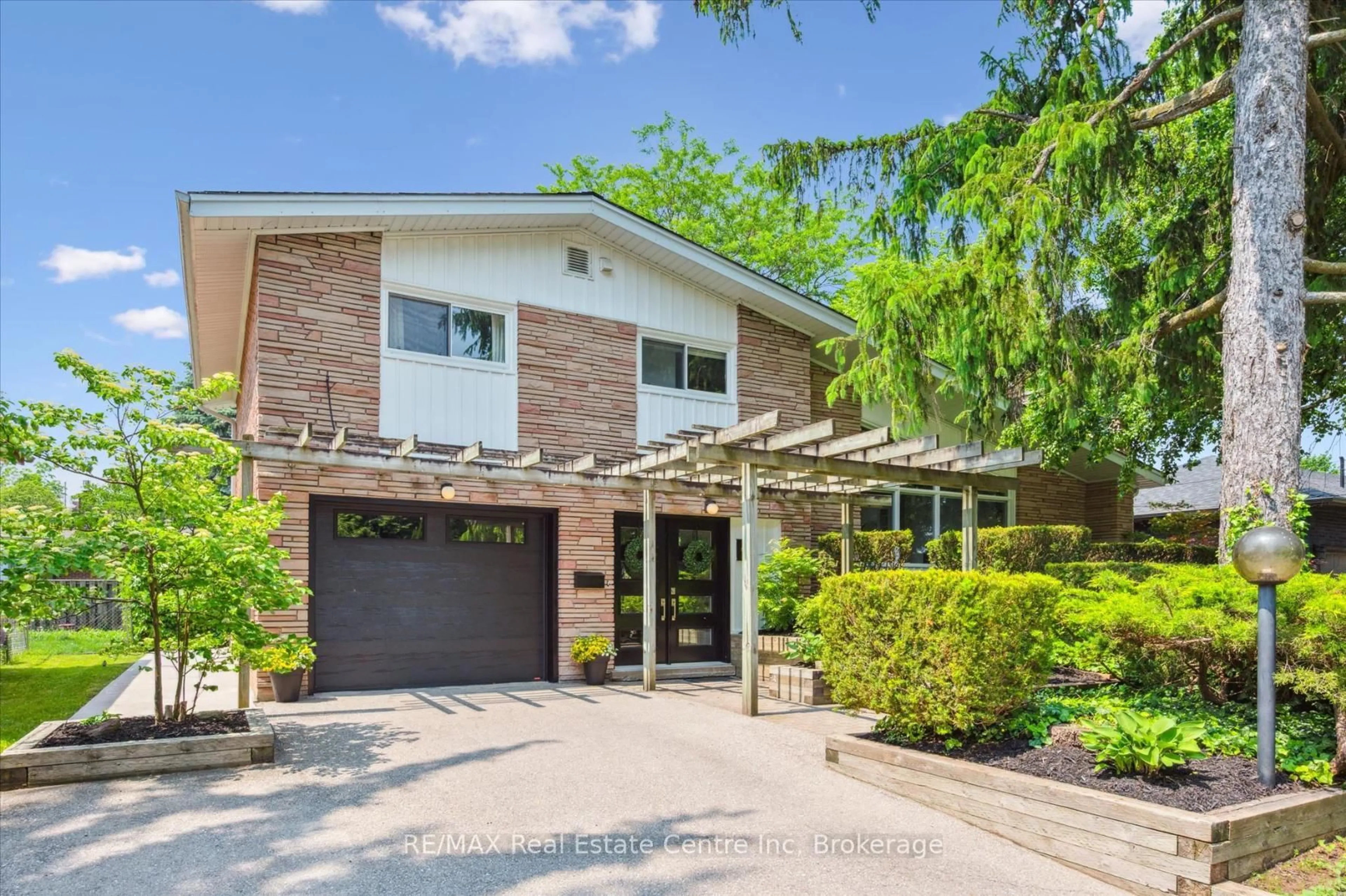 Home with brick exterior material, street for 67 SUNNYLEA Cres, Guelph Ontario N1E 1W3