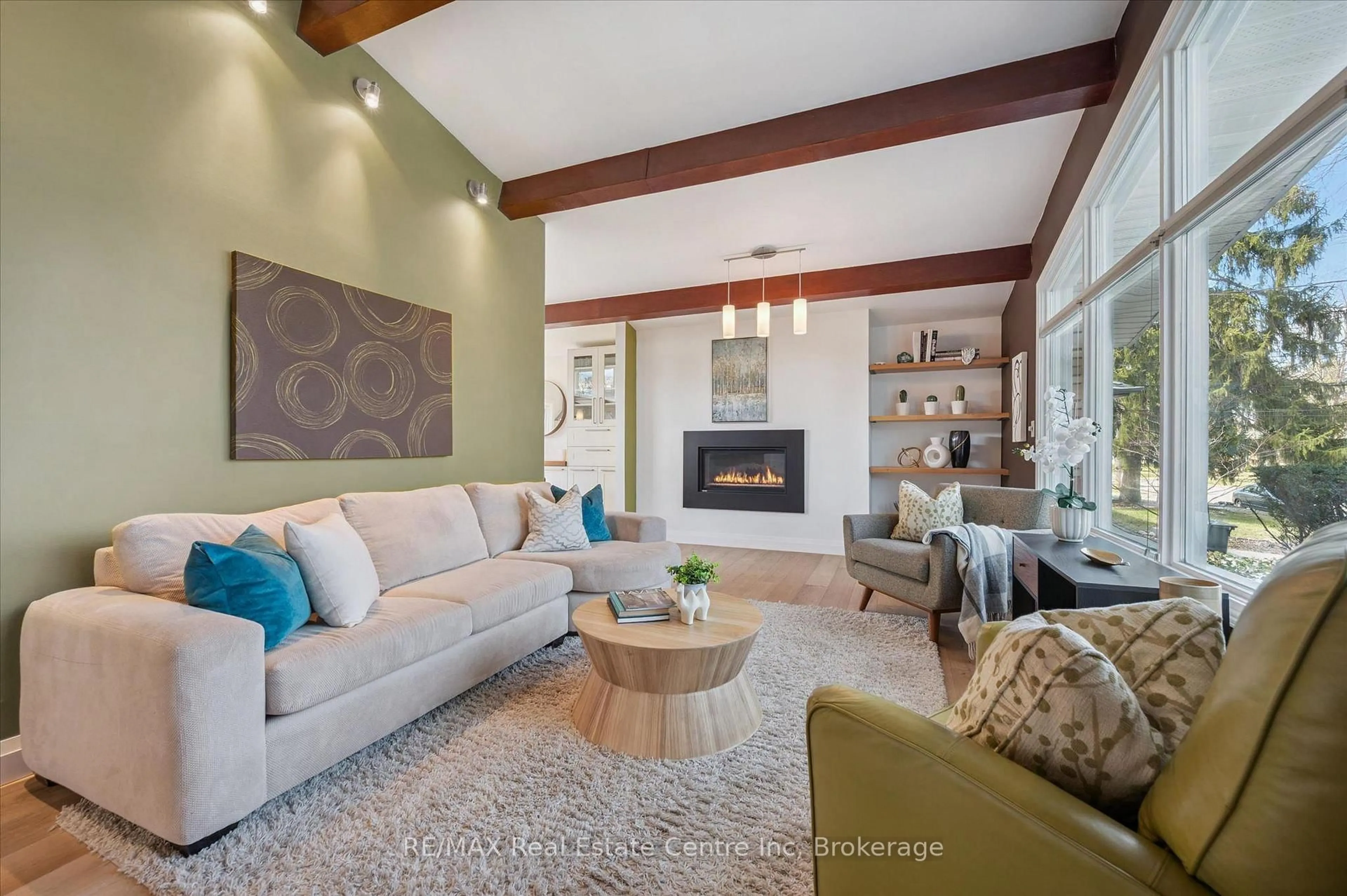 Living room with furniture, unknown for 67 SUNNYLEA Cres, Guelph Ontario N1E 1W3