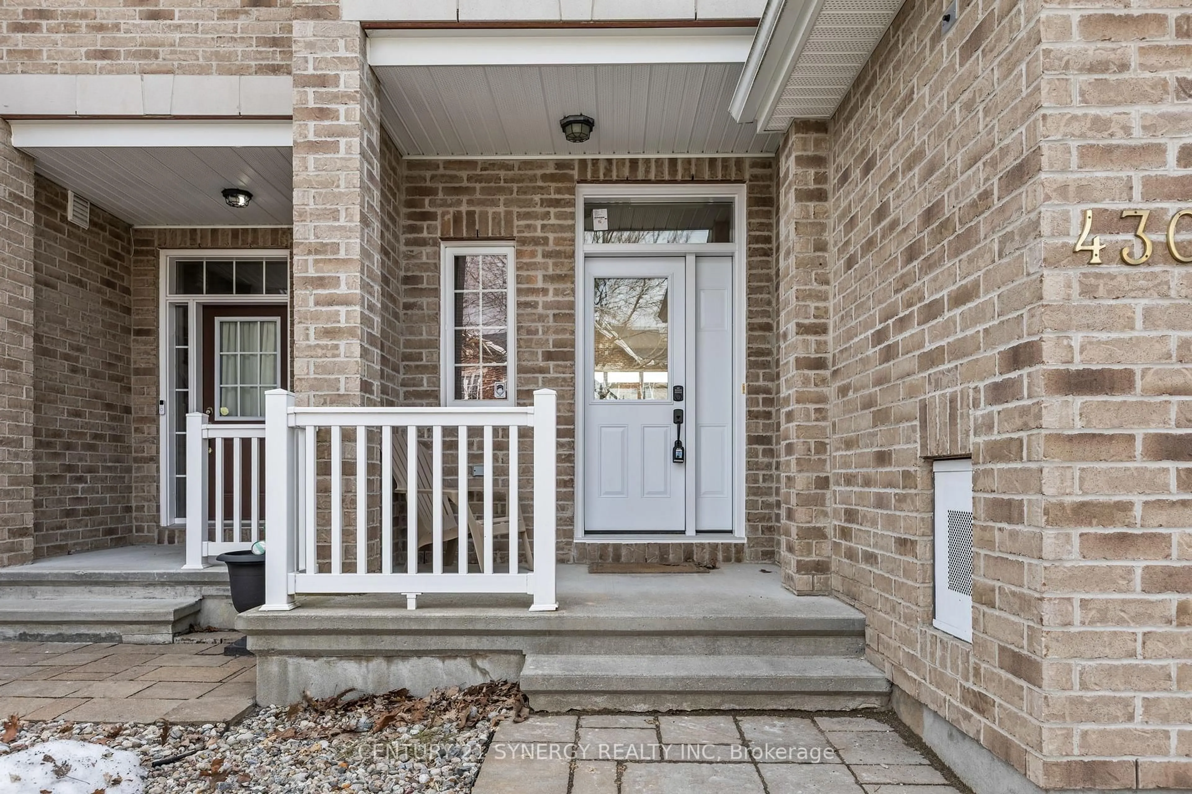 Indoor entryway for 430 Foxhall Way, Ottawa Ontario K2M 0G1