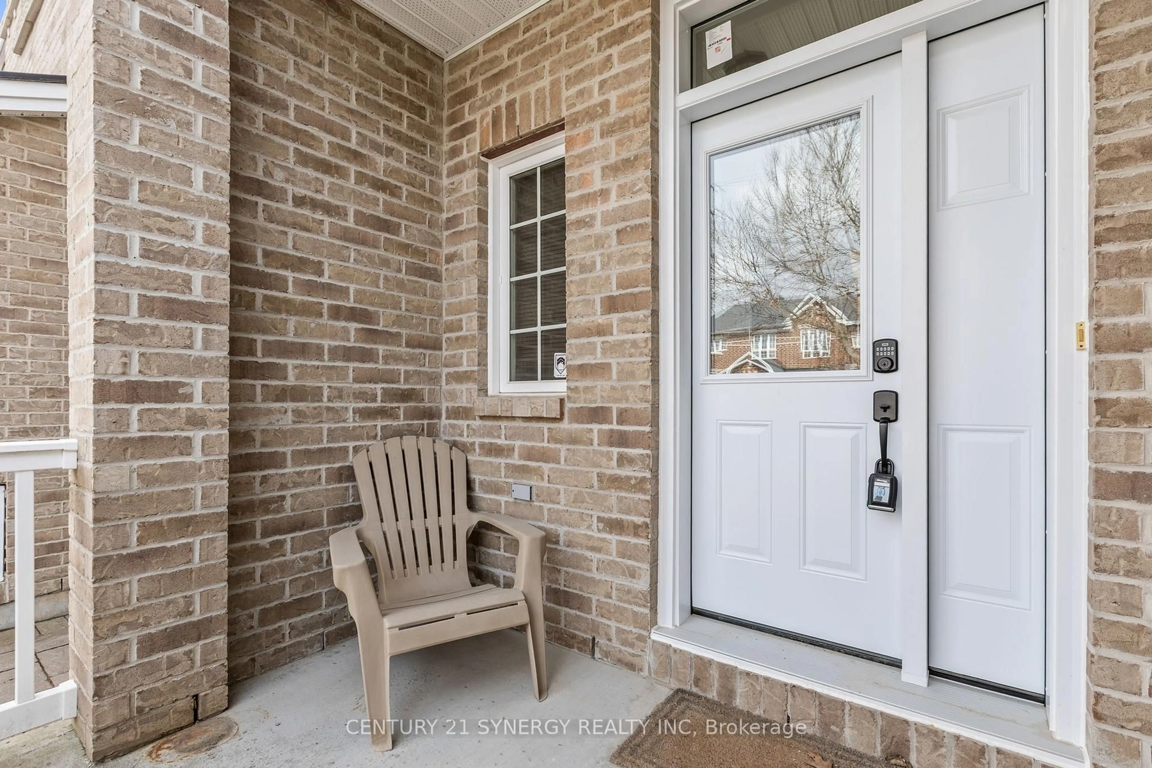 Indoor entryway for 430 Foxhall Way, Ottawa Ontario K2M 0G1