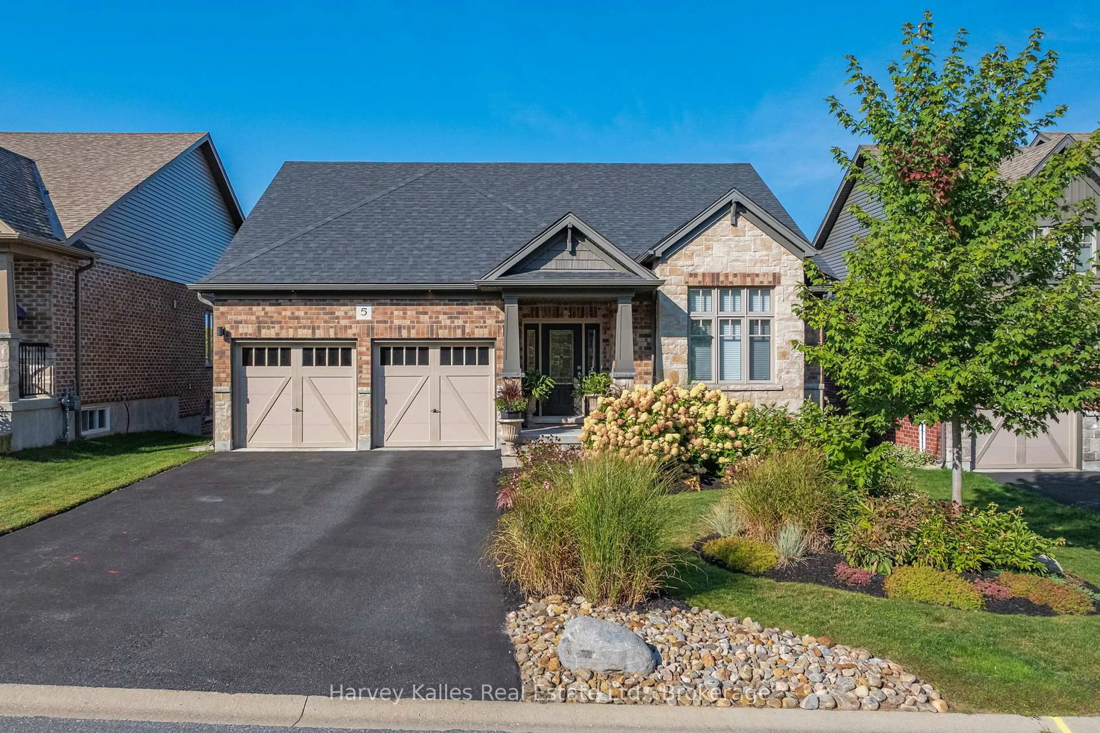 Home with brick exterior material, street for 5 Braeside Cres, Huntsville Ontario P1H 0C5