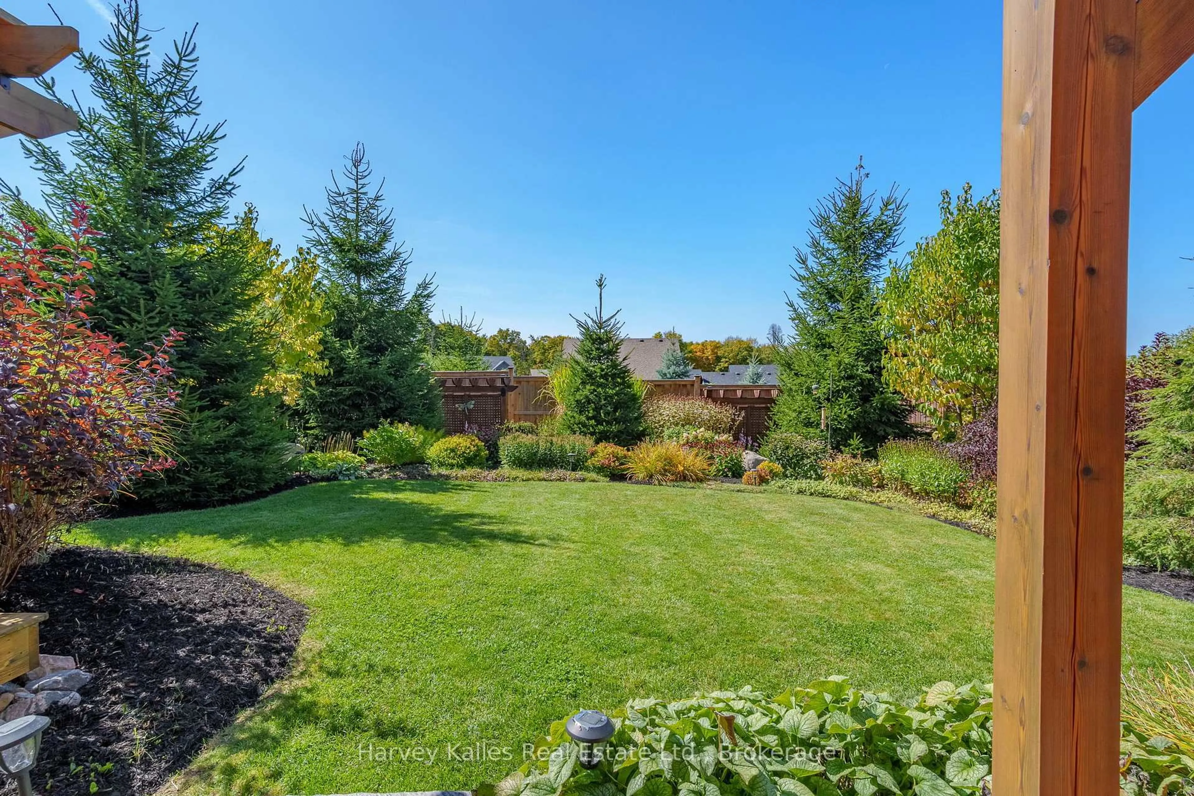 A pic from outside/outdoor area/front of a property/back of a property/a pic from drone, forest/trees view for 5 Braeside Cres, Huntsville Ontario P1H 0C5