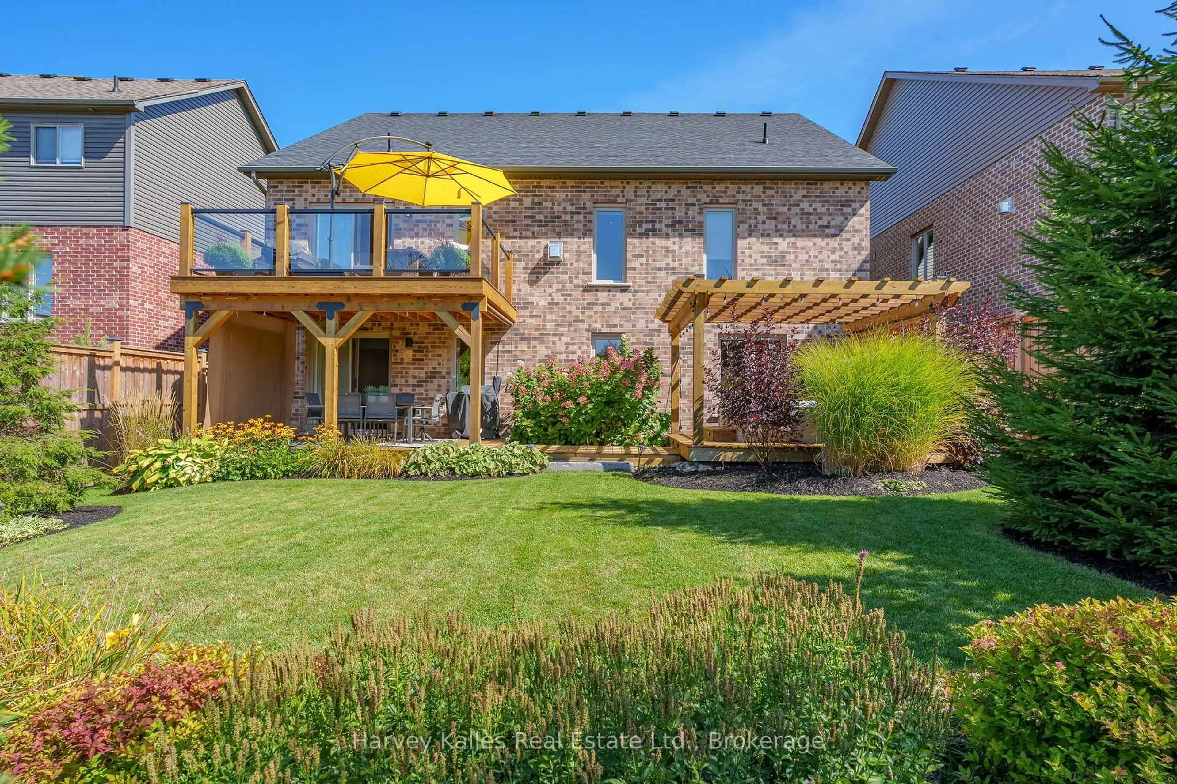 Patio, unknown for 5 Braeside Cres, Huntsville Ontario P1H 0C5