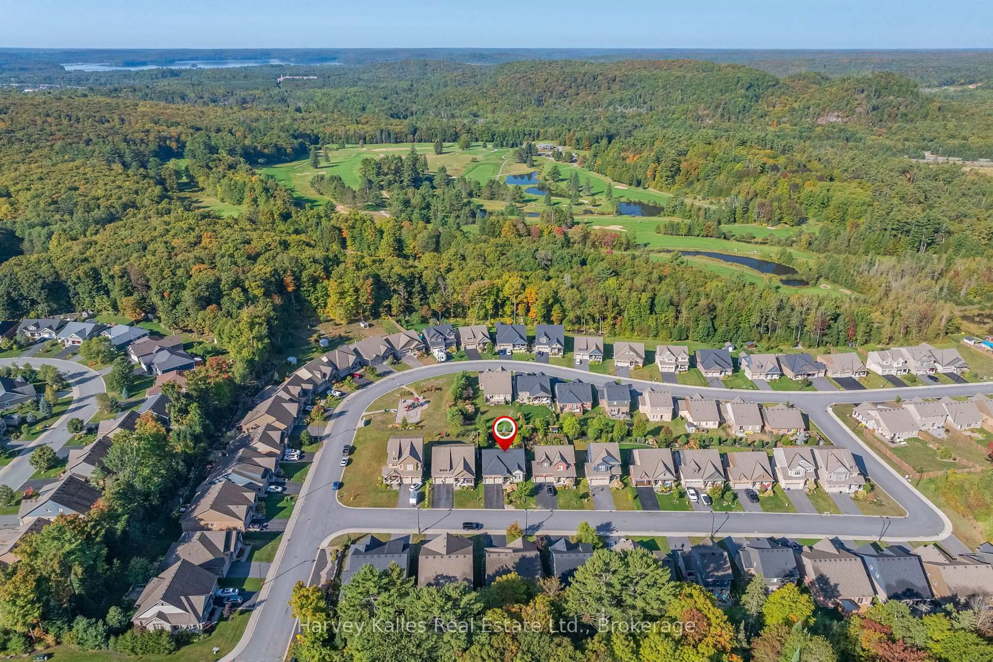 A pic from outside/outdoor area/front of a property/back of a property/a pic from drone, unknown for 5 Braeside Cres, Huntsville Ontario P1H 0C5