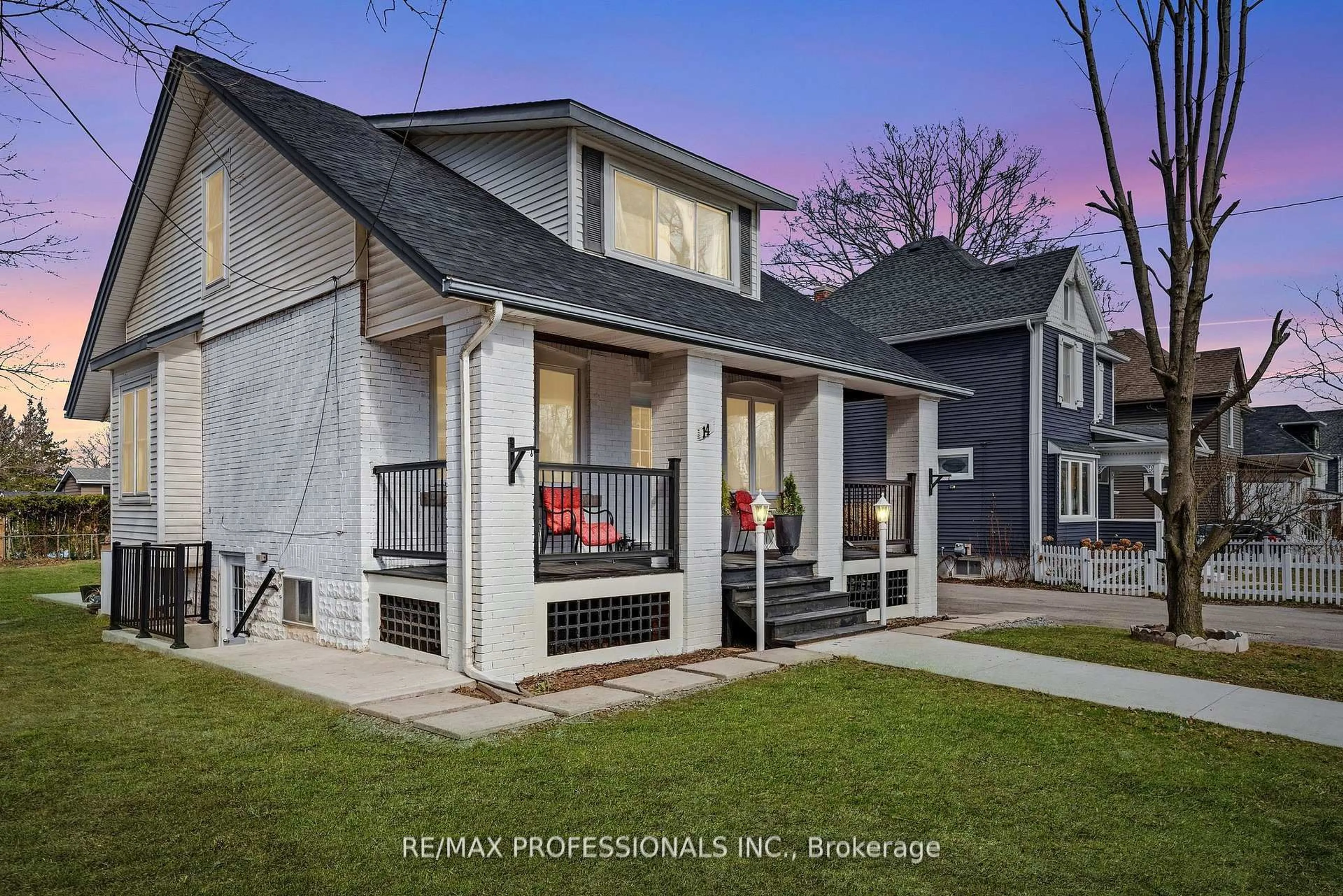 Home with brick exterior material, street for 14 Kidd Ave, Grimsby Ontario L3M 3S3