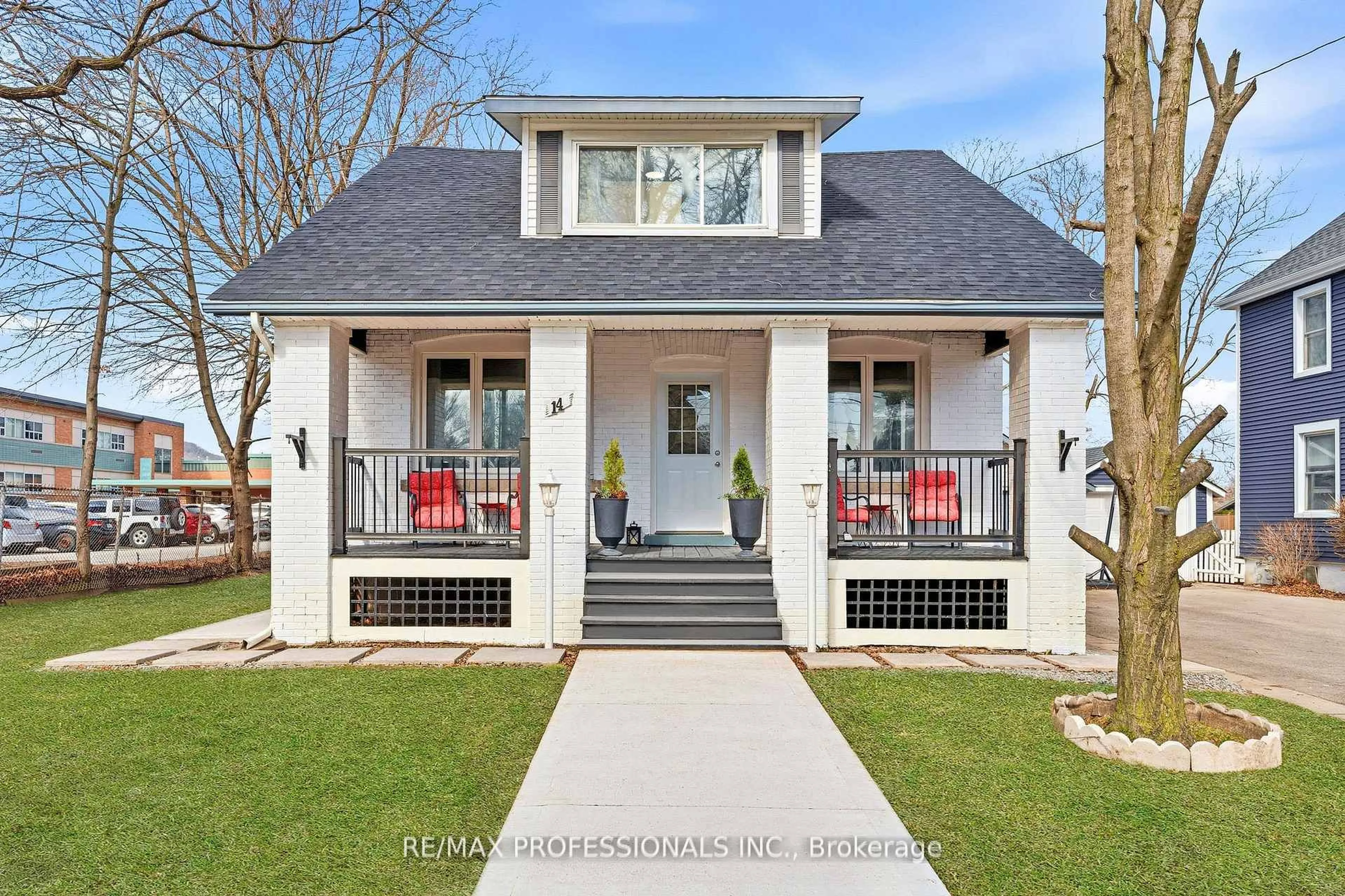 Home with brick exterior material, street for 14 Kidd Ave, Grimsby Ontario L3M 3S3