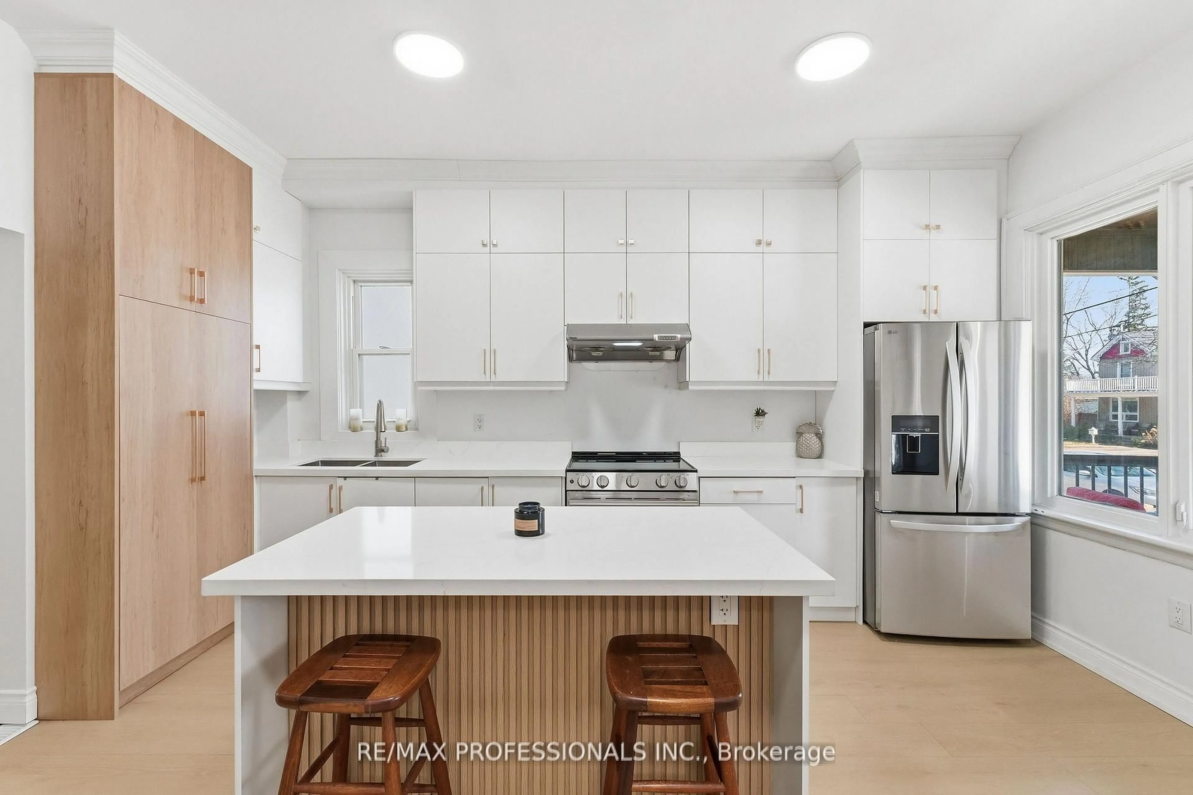 Open concept kitchen, ceramic/tile floor for 14 Kidd Ave, Grimsby Ontario L3M 3S3