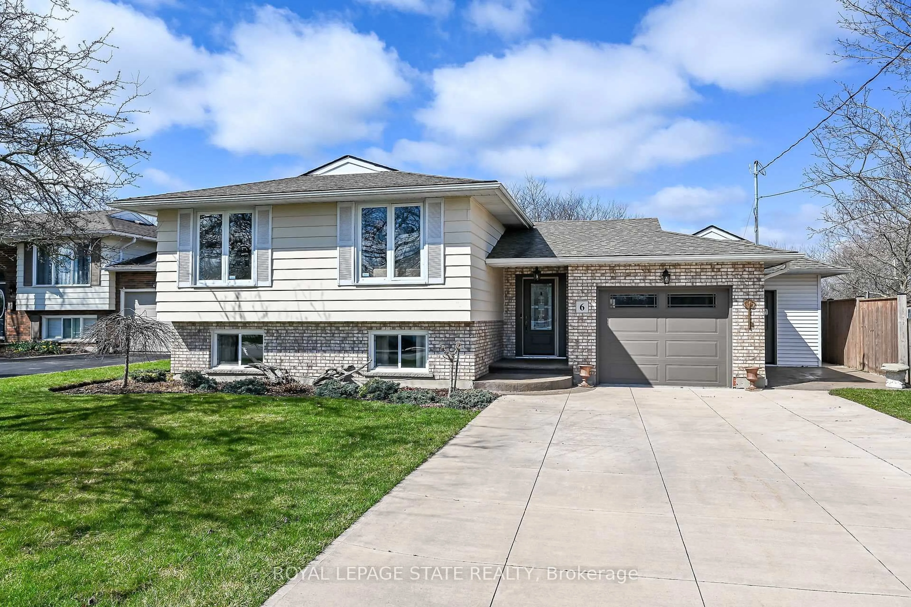 Home with vinyl exterior material, street for 6 Barbara St, West Lincoln Ontario L0R 2A0