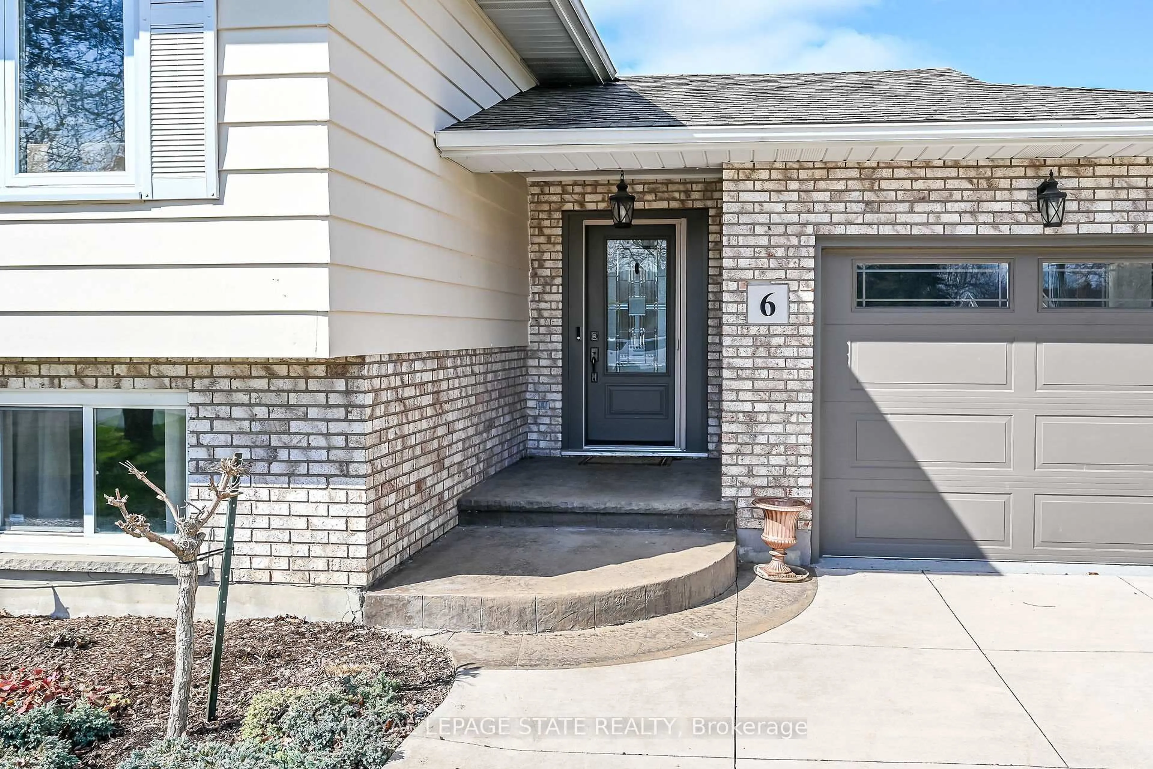 Home with brick exterior material, street for 6 Barbara St, West Lincoln Ontario L0R 2A0