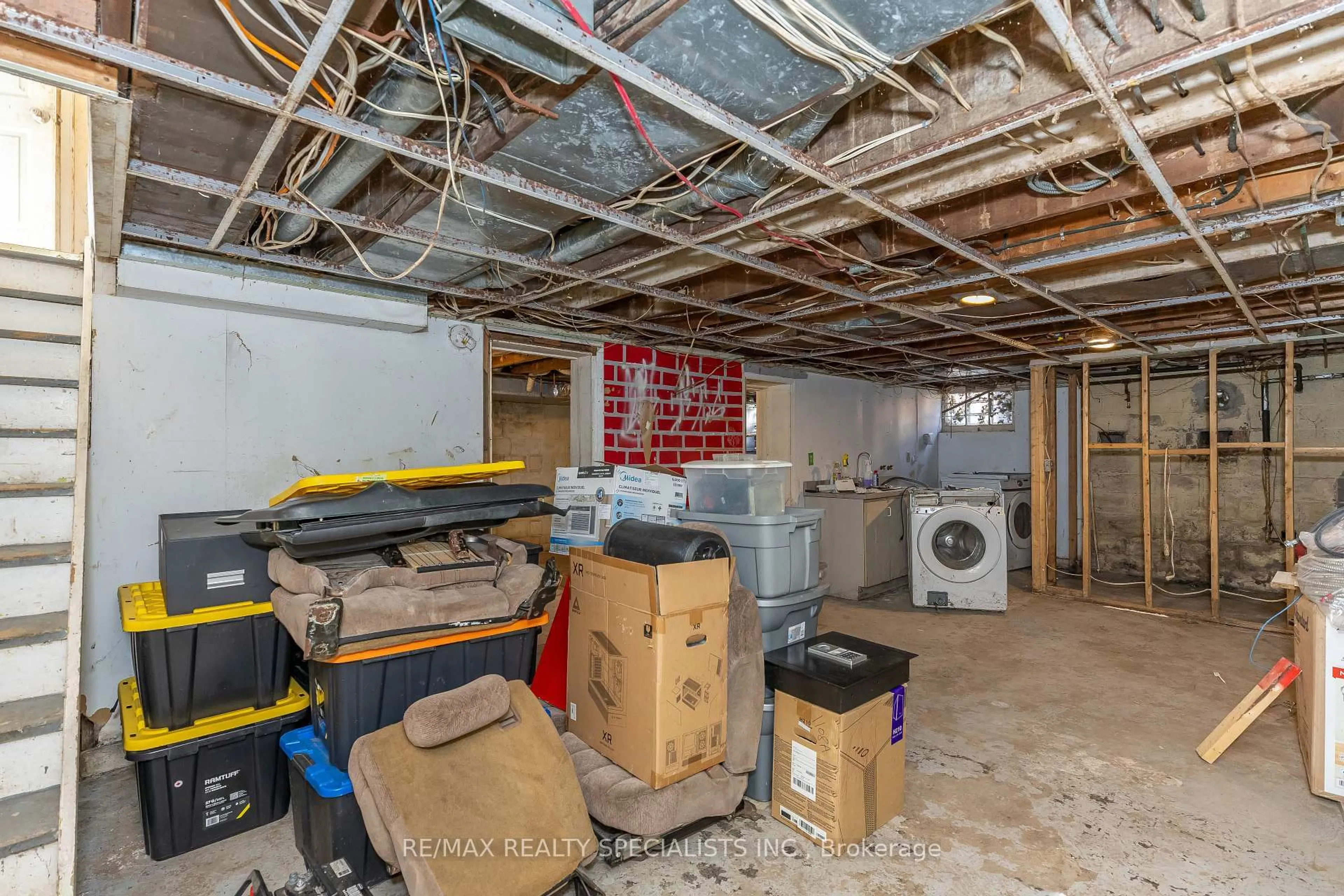 Laundry room for 970 Concession St, Hamilton Ontario L8T 1A1