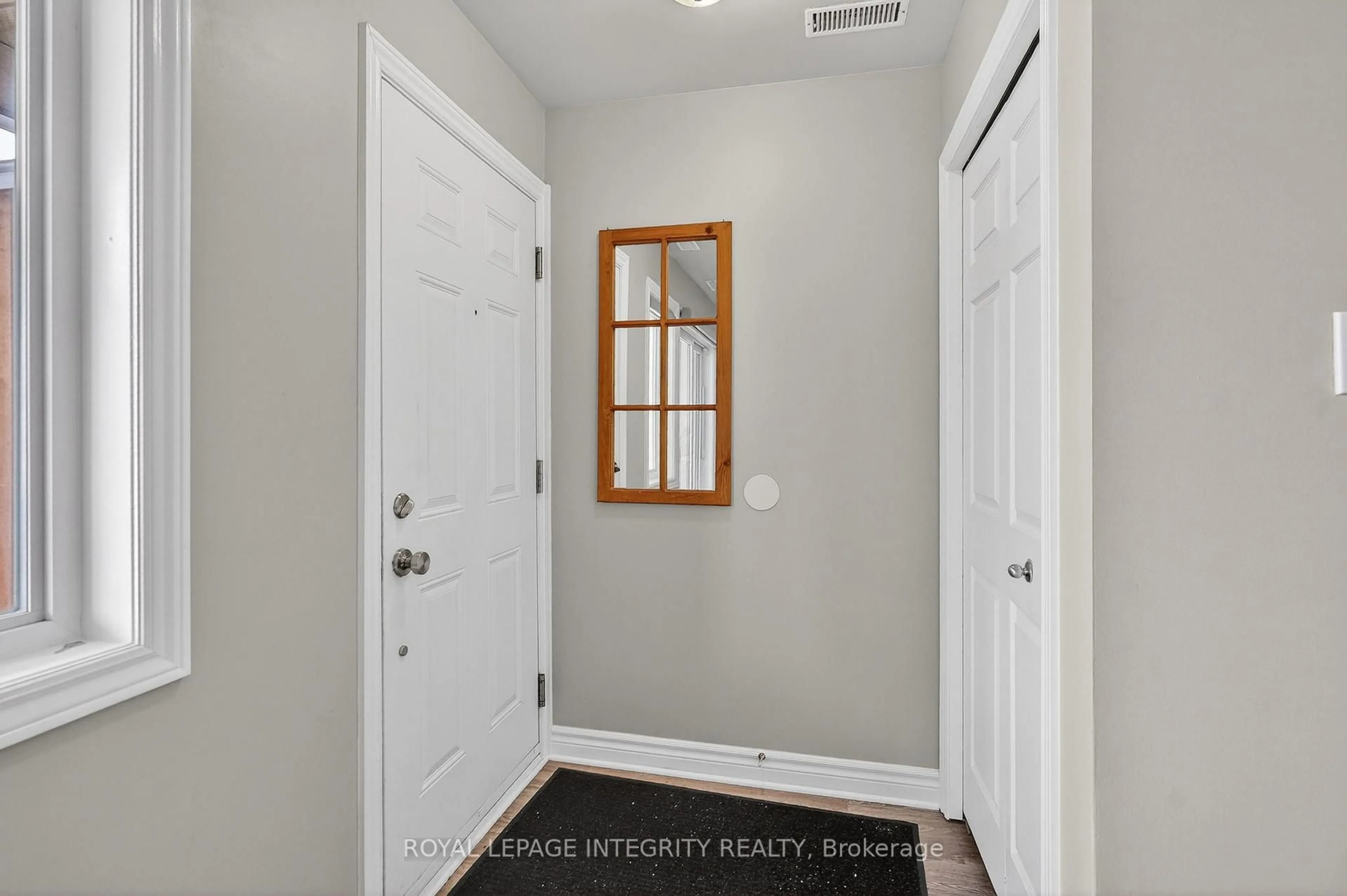Indoor entryway for 156 Waterbridge Dr #E, Ottawa Ontario K2G 7C6