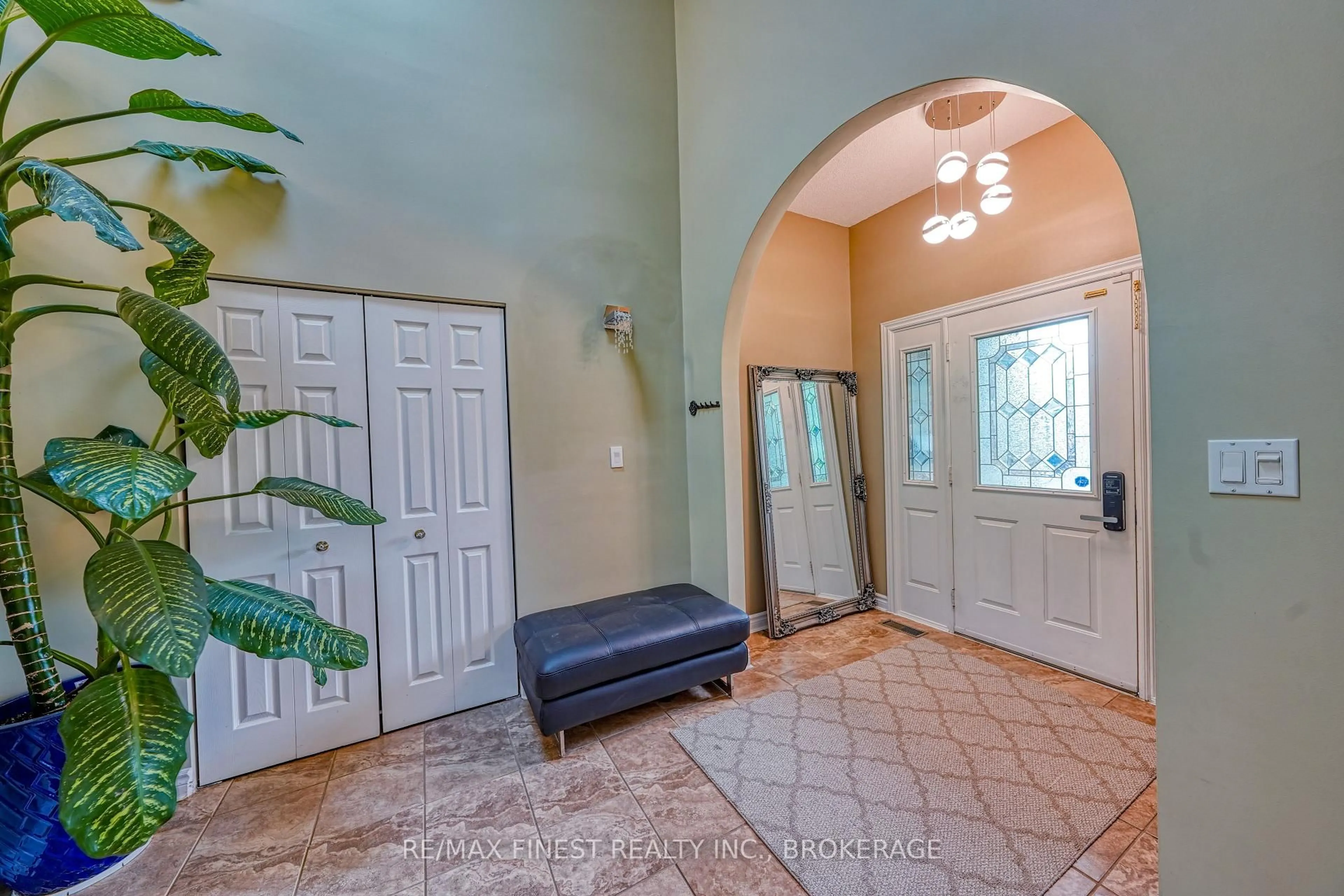 Indoor entryway for 1082 Caitlin Cres, Kingston Ontario K7P 2S4